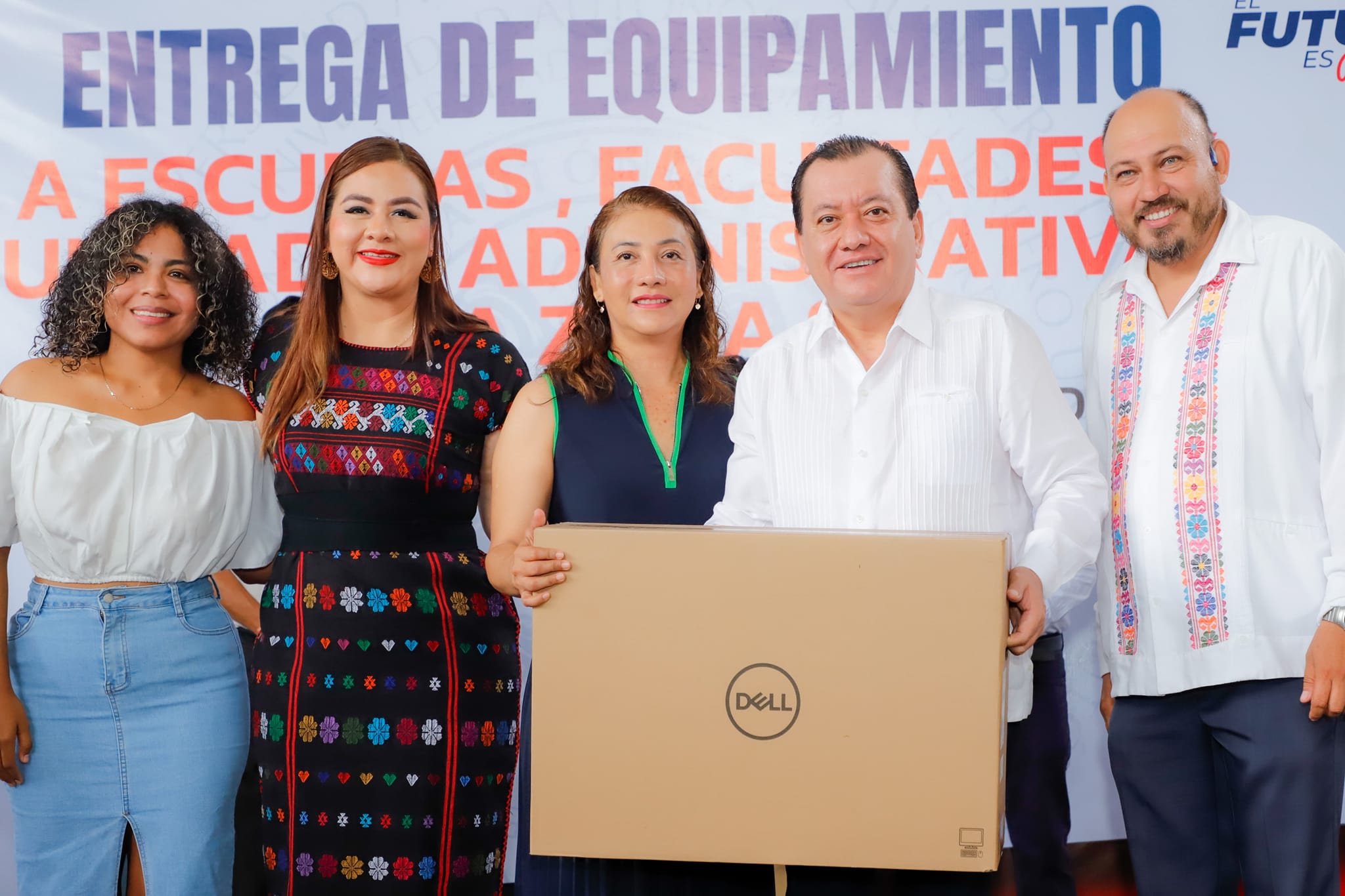 Entrega Saldaña 15 MDP en material y equipo para escuelas de Acapulco y las costas