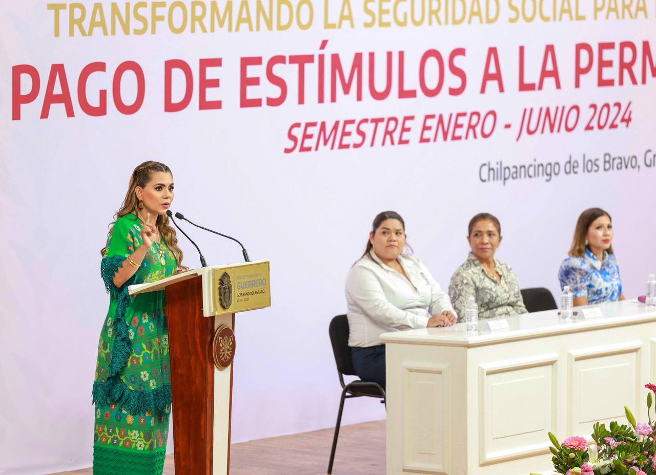 Entrega Evelyn Salgado estímulos a la permanencia a mil 600 servidores públicos