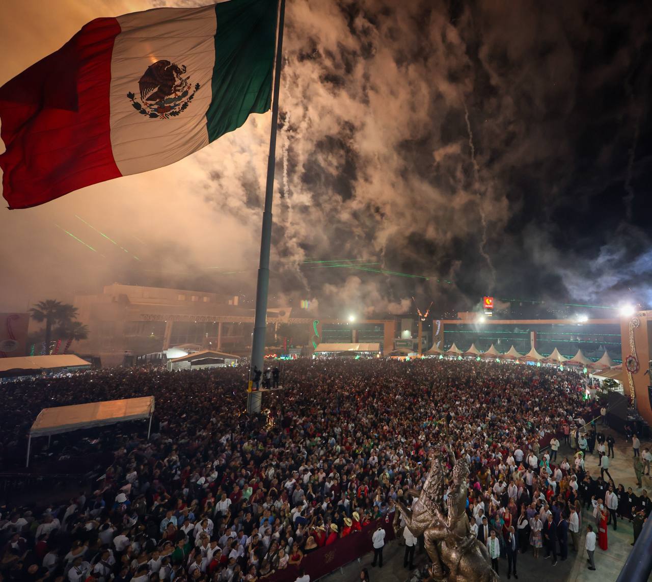 Ceremonia del Grito de Independencia encabezada por Evelyn Salgado rompe récord de asistentes