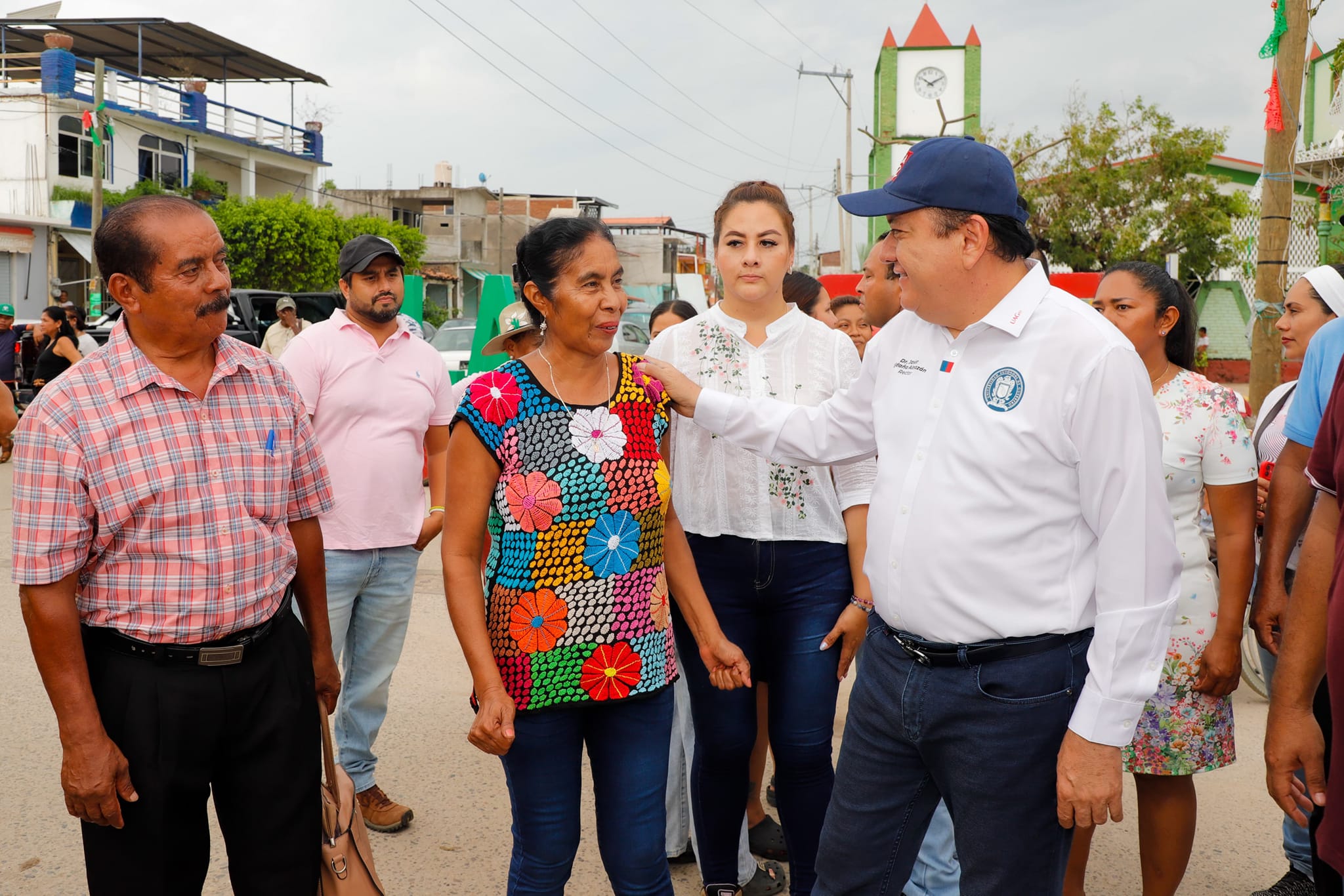 Entrega Javier Saldaña víveres y apoyos de la UAGro a damnificados en las Las Vigas