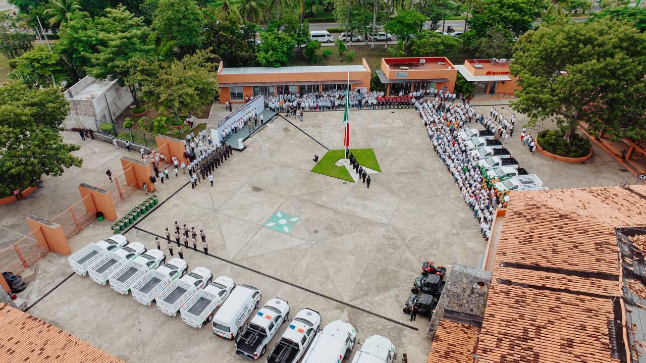 Entrega Liz Tapia 22 vehículos para diversas áreas del Gobierno de Zihuatanejo