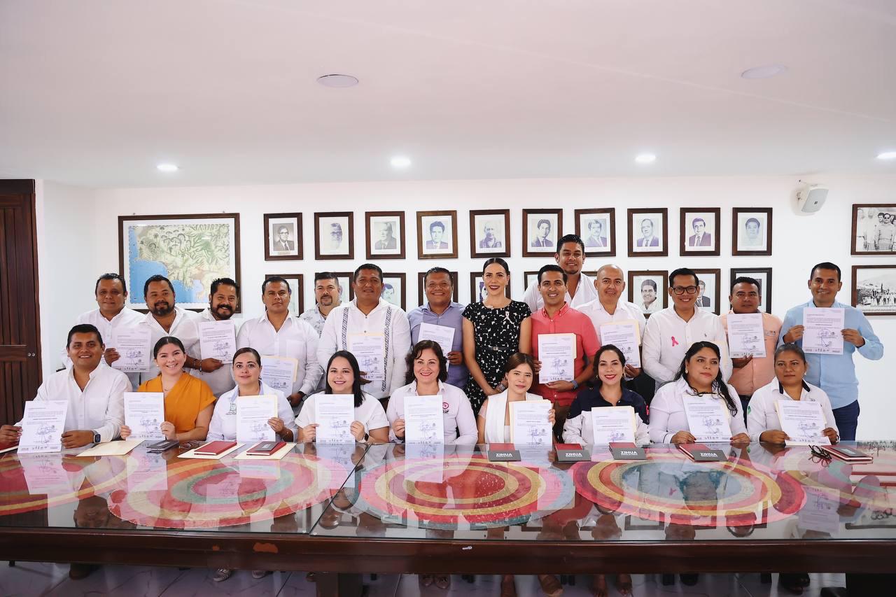 Entrega Liz Tapia nombramientos a directores y subdirectores del Gobierno de Zihuatanejo