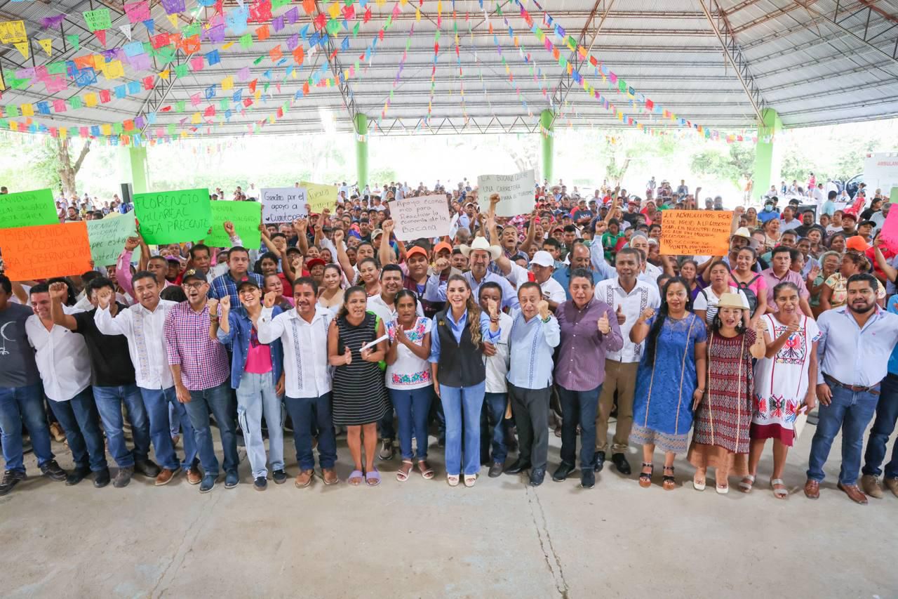 Lleva Evelyn Salgado ayuda humanitaria a la población de la Costa Chica afectada por John