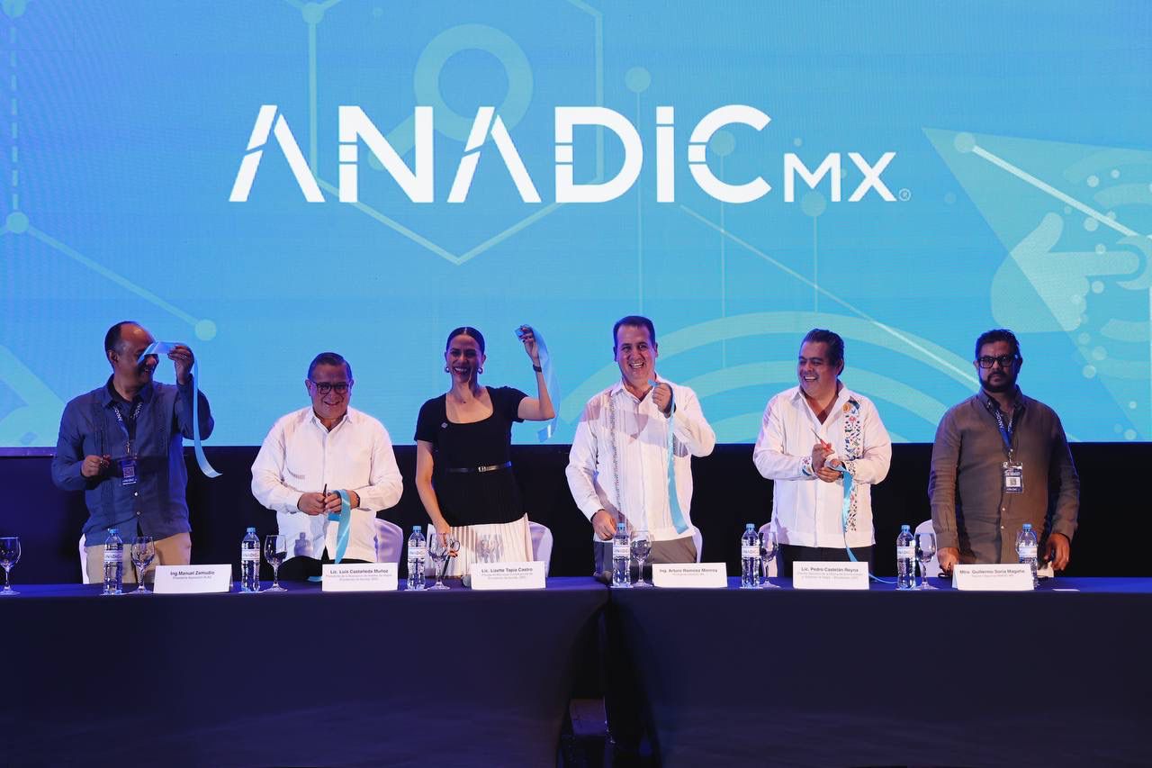 Da Lizette Tapia la bienvenida a 260 empresarios reunidos en el Summit Nacional 2024 Ixtapa