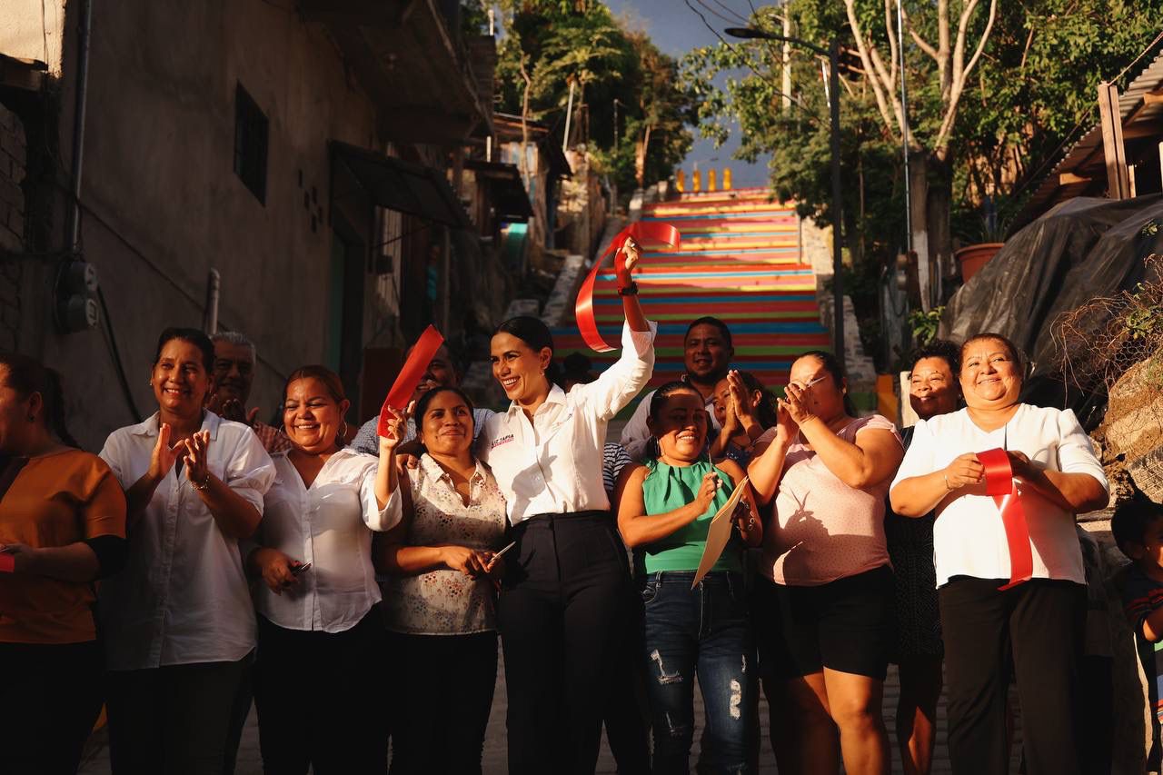 Entrega Lizette Tapia nuevo andador que beneficia a la colonia La Joya en Zihua