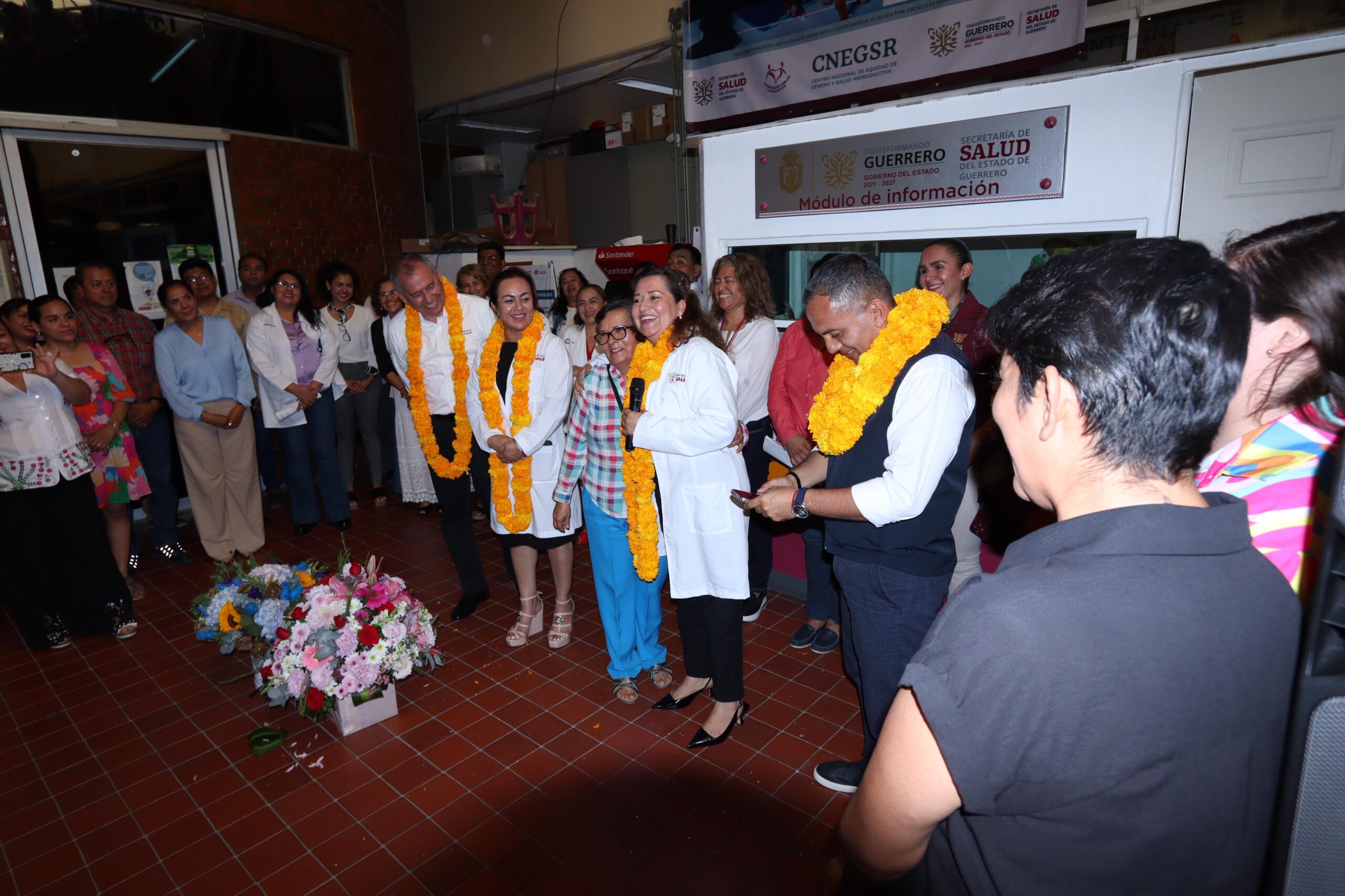 Trabajadores de Salud dan bienvenida a la nueva secretaria, Alondra García