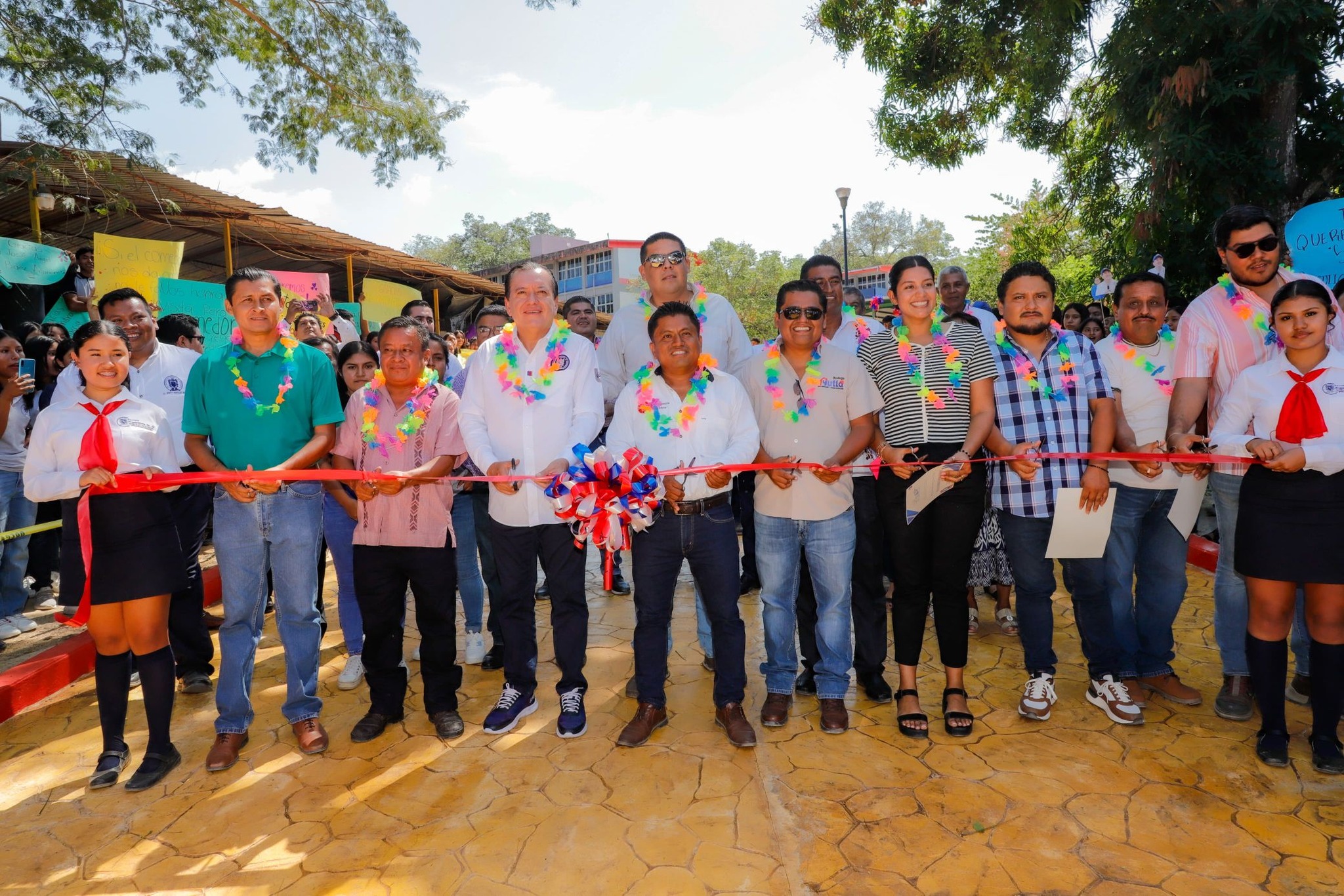 Inaugura Javier Saldaña mejoras en la infraestructura de la Prepa 44 en Ayutla