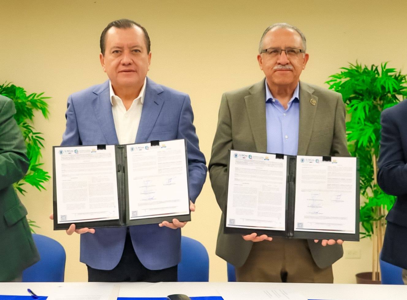 Firma Javier Saldaña convenio de la UAGro con la Universidad de Baja California Sur
