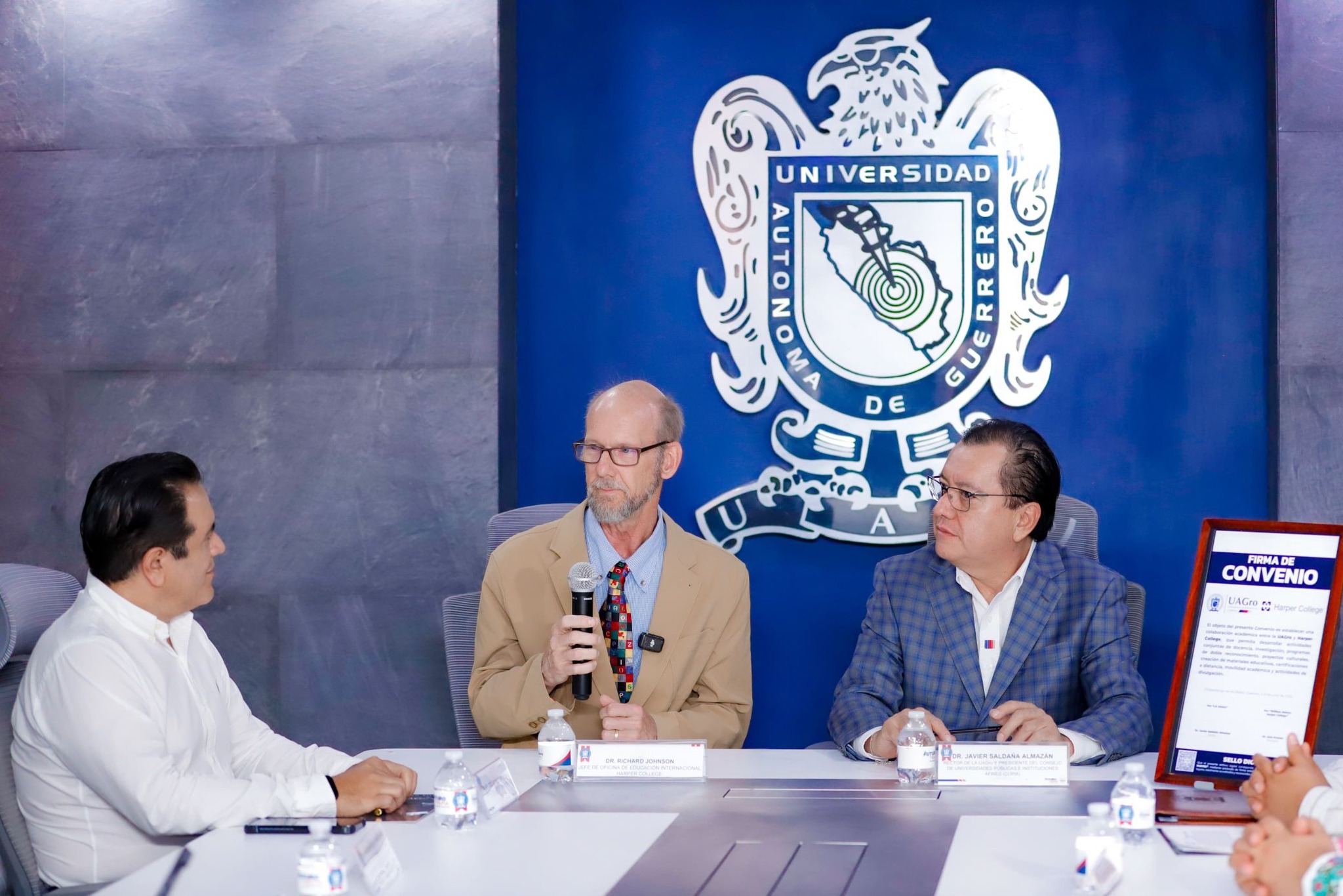 Firman convenio la UAGro y la Harper College de Illinois, EE.UU.