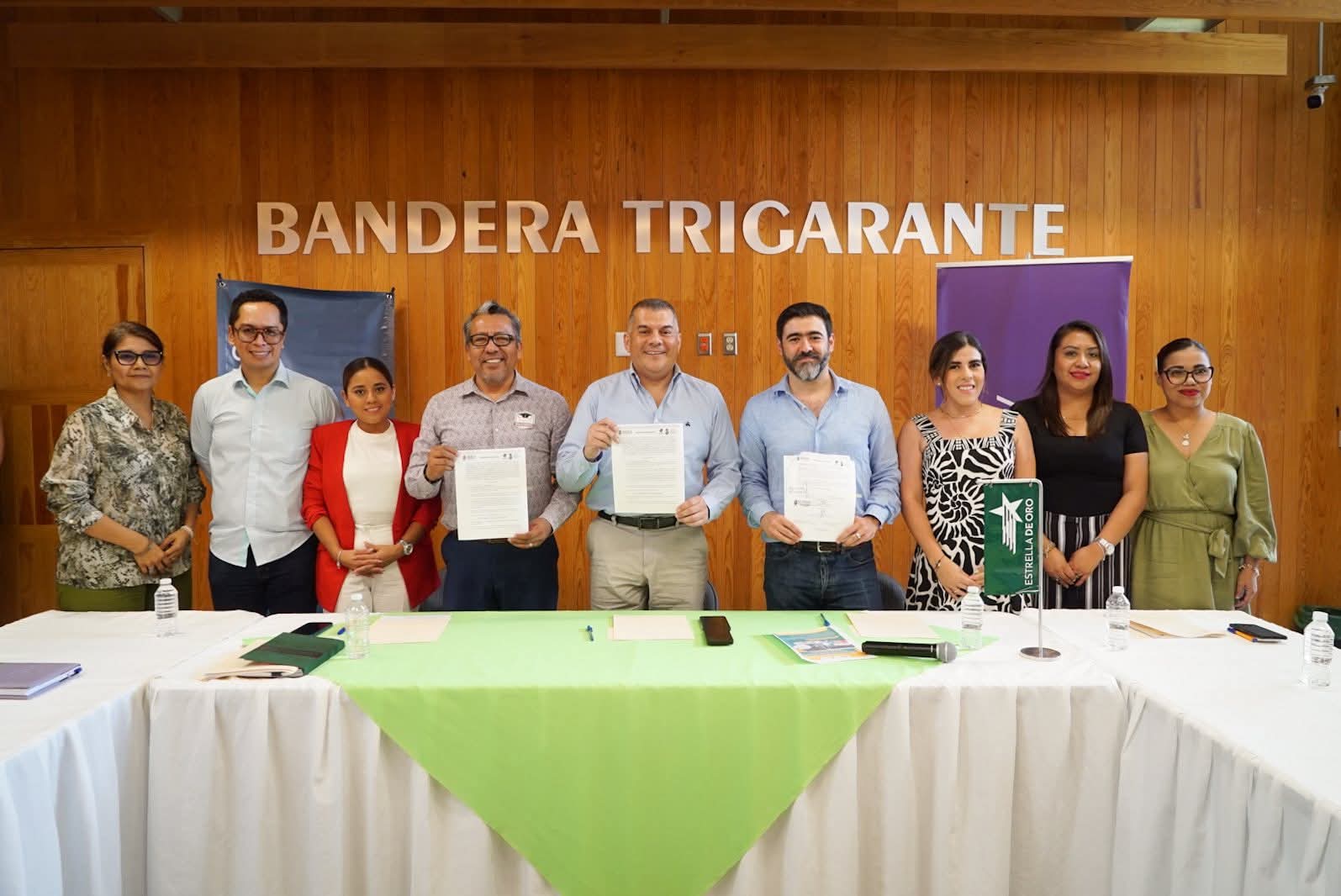 Firma Erik Catalán convenio con ADO para promocionar turísticamente a Iguala