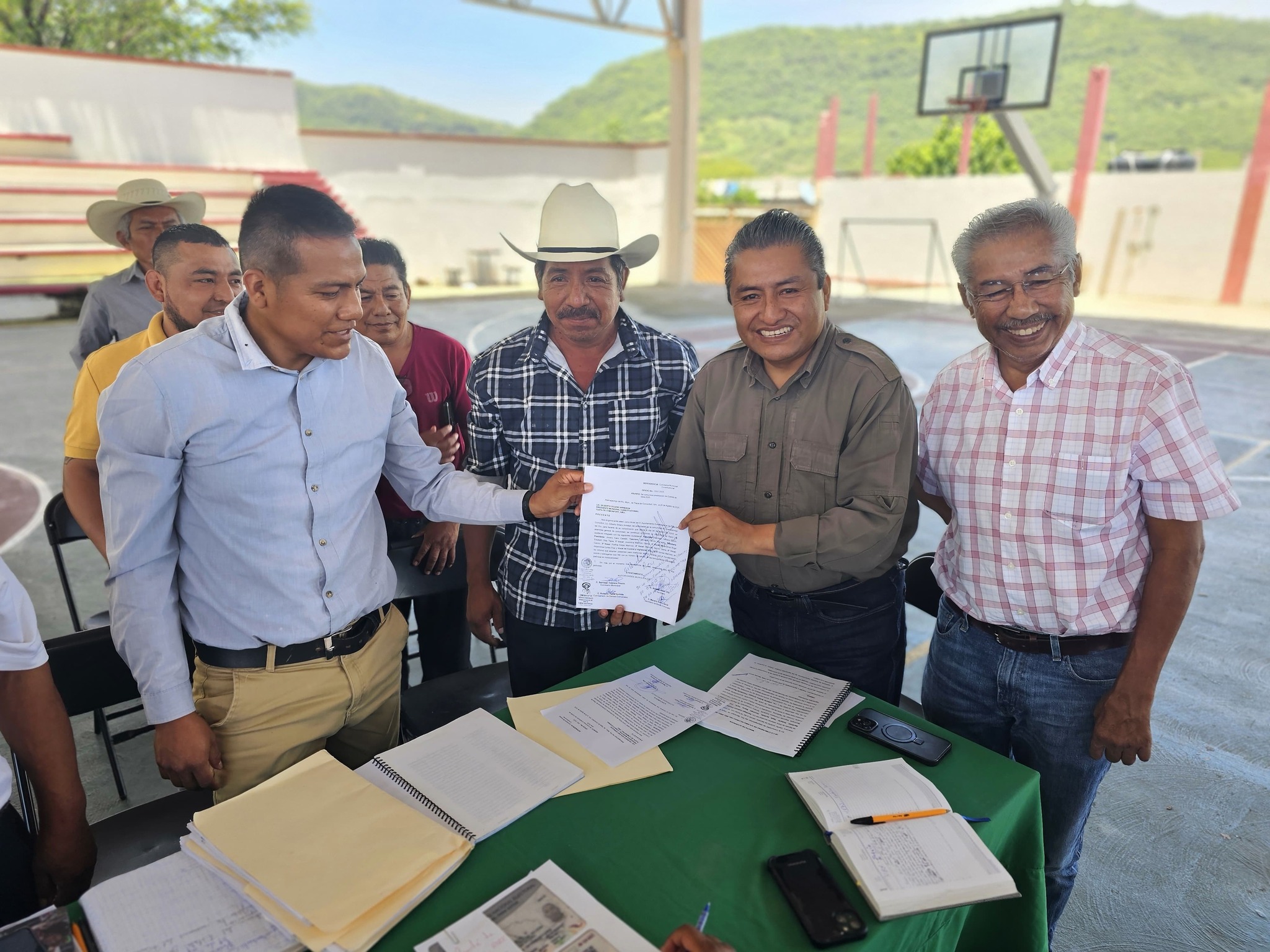 Encabeza Gilberto Solano reunión histórica con autoridades federales y estatales en Atlamajalcingo