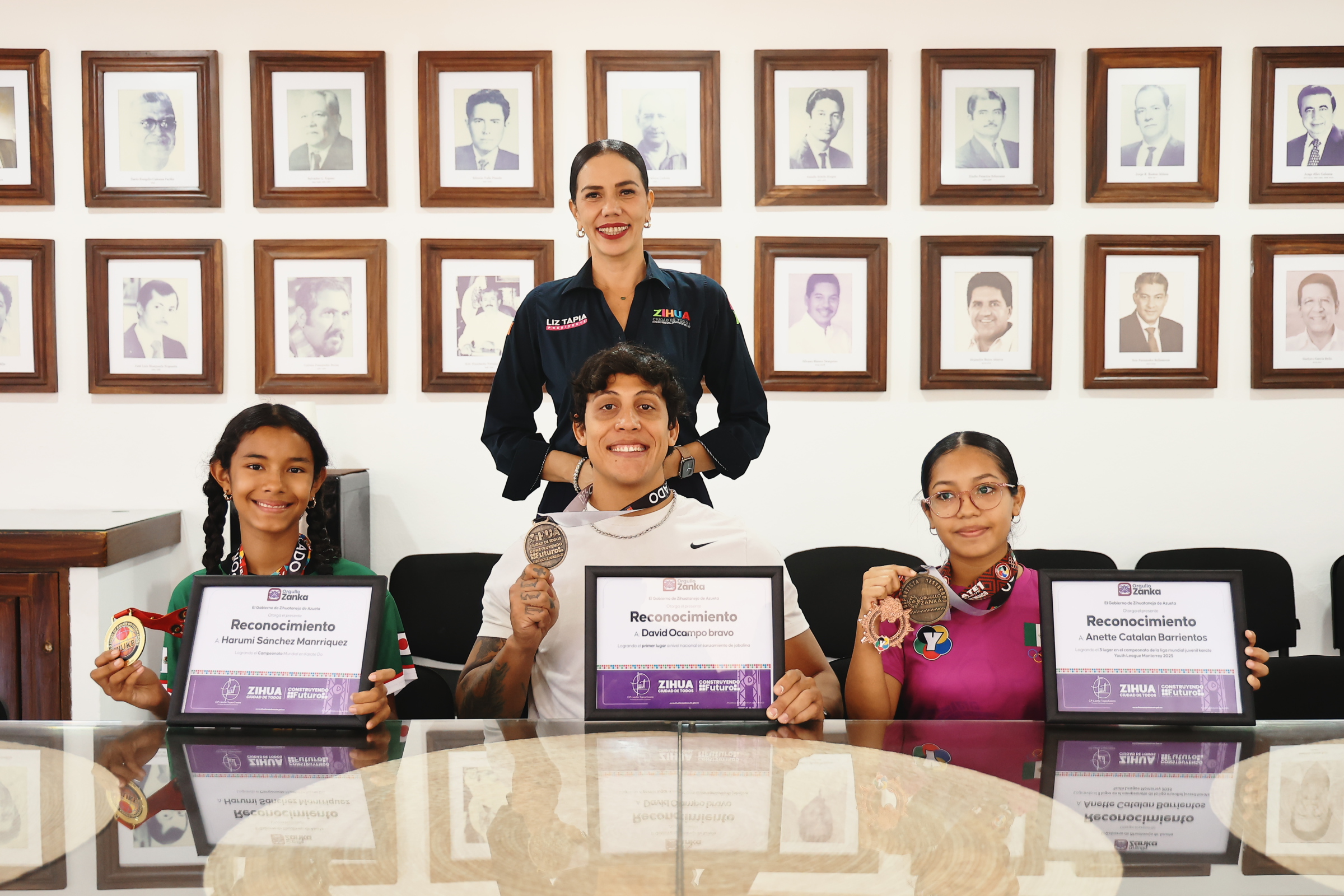Reconoce Liz Tapia a exitosos deportistas de Zihuatanejo