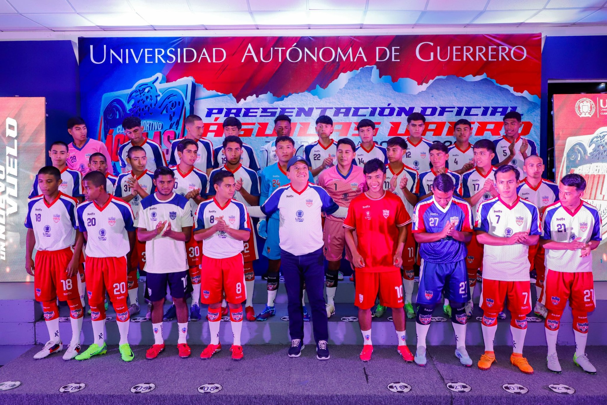 Presenta Javier Saldaña a las Águilas UAGro para la temporada 2025-26