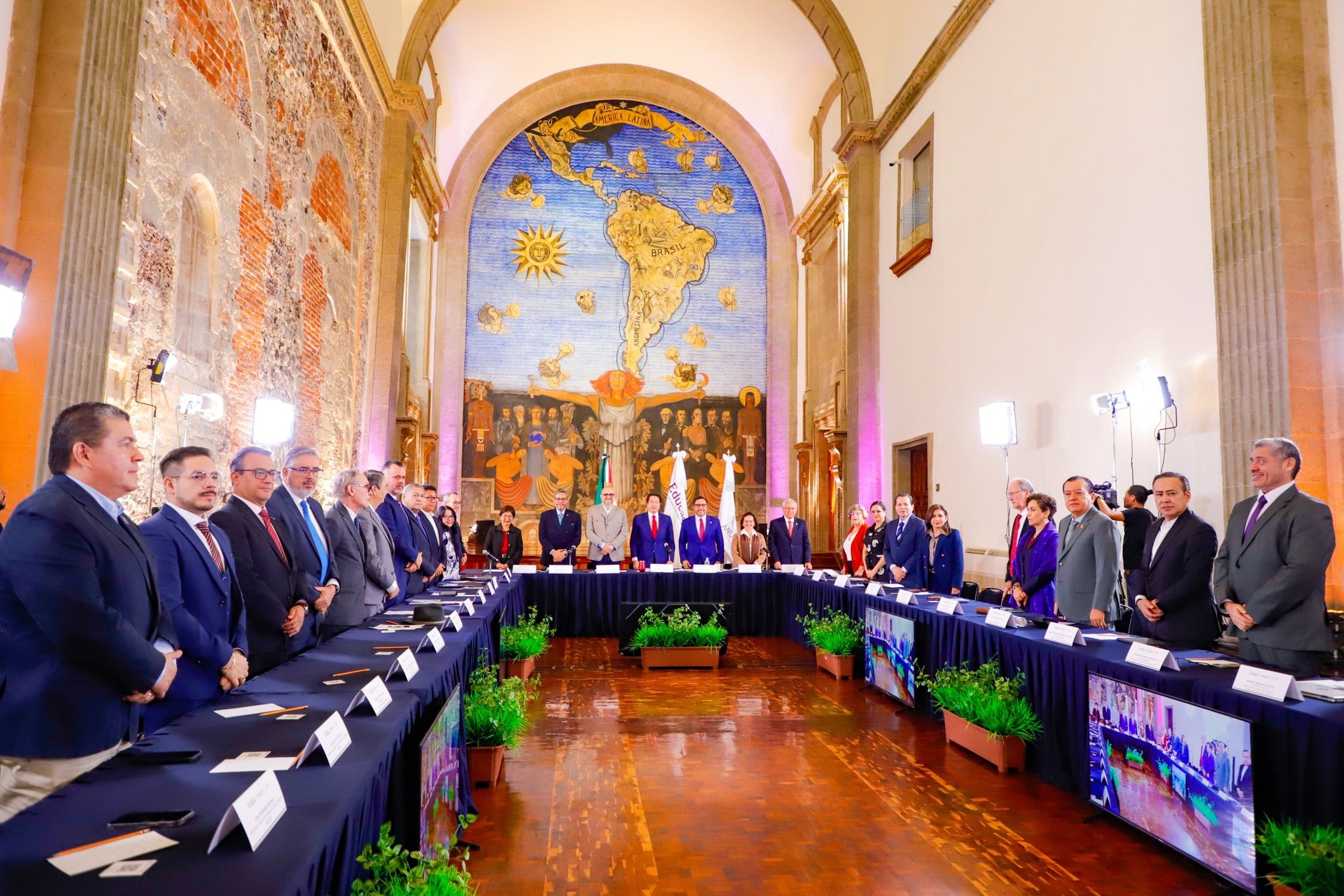El rector de la UAGro, Javier Saldaña se integra a nueva comisión nacional de la SEP