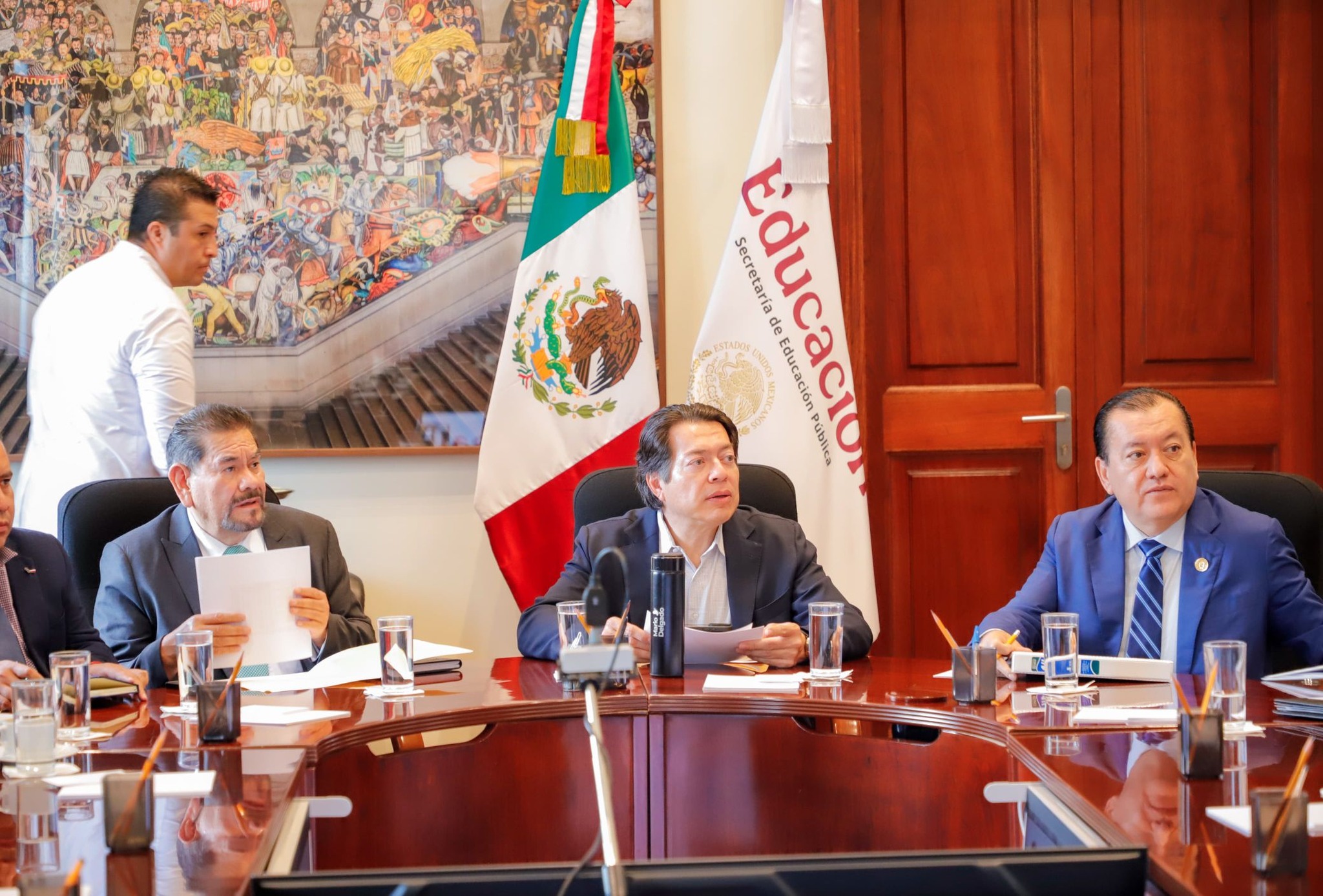 Gestiona Saldaña ante la SEP proyectos para mejora educativa y de infraestructura en la UAGro