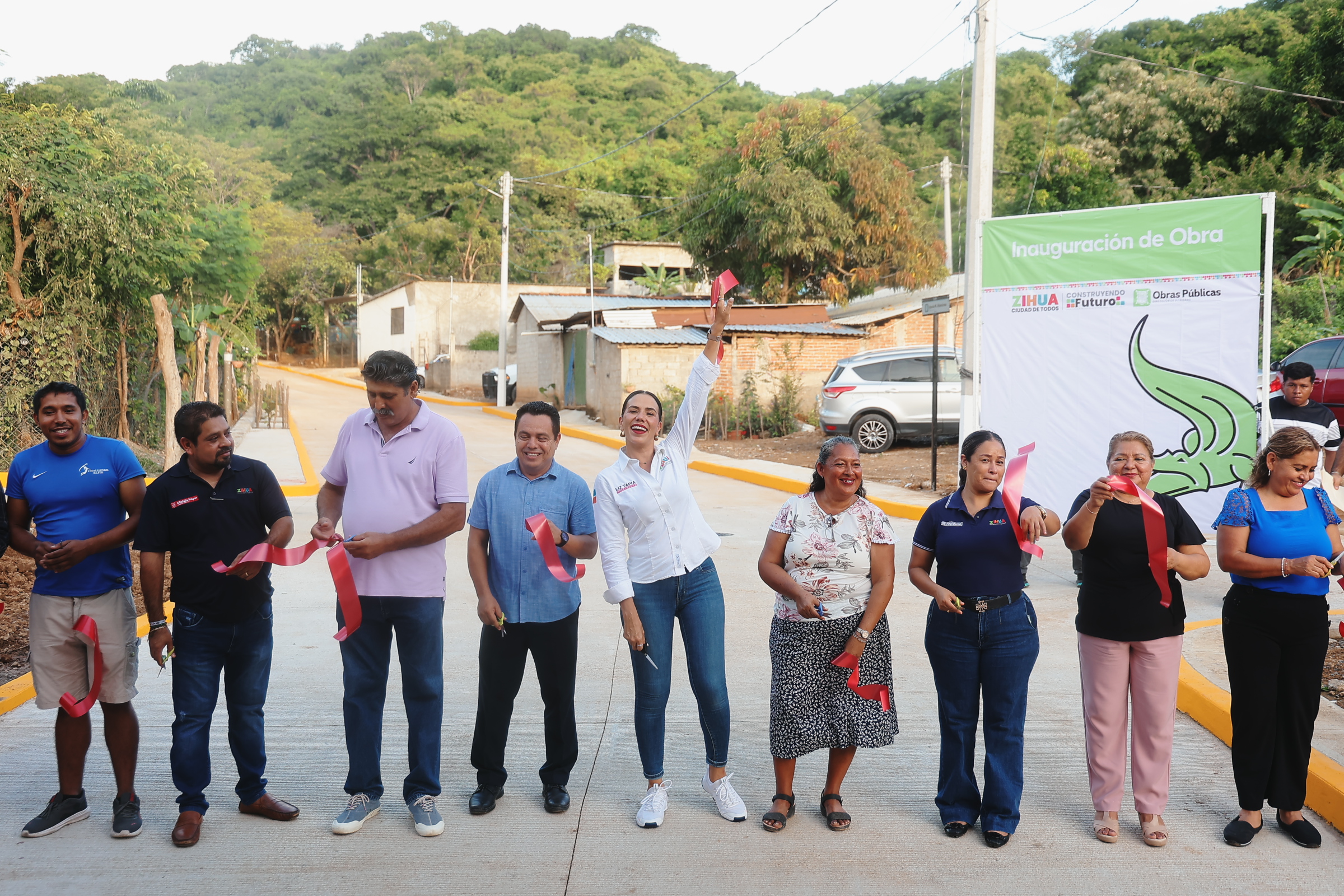 Lleva Liz Tapia obras a La Salitrera, en Zihuatanejo