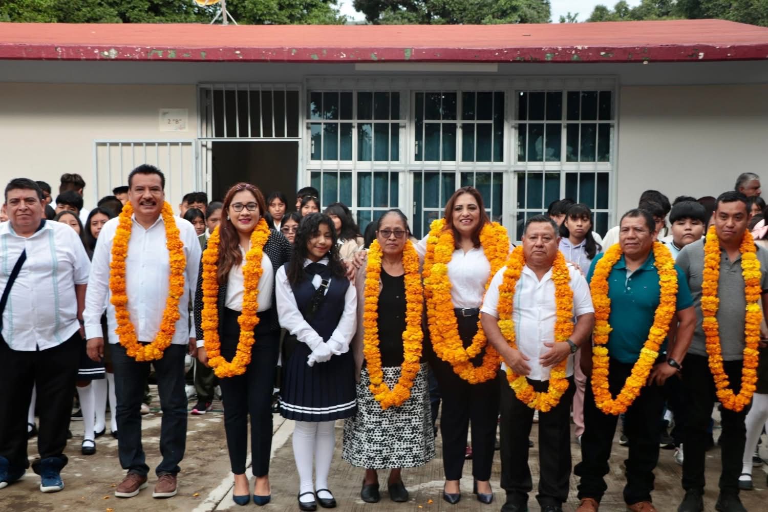 Inaugura Sara Salinas el ciclo escolar 2025-2026 en Huitziltepec, Eduardo Neri