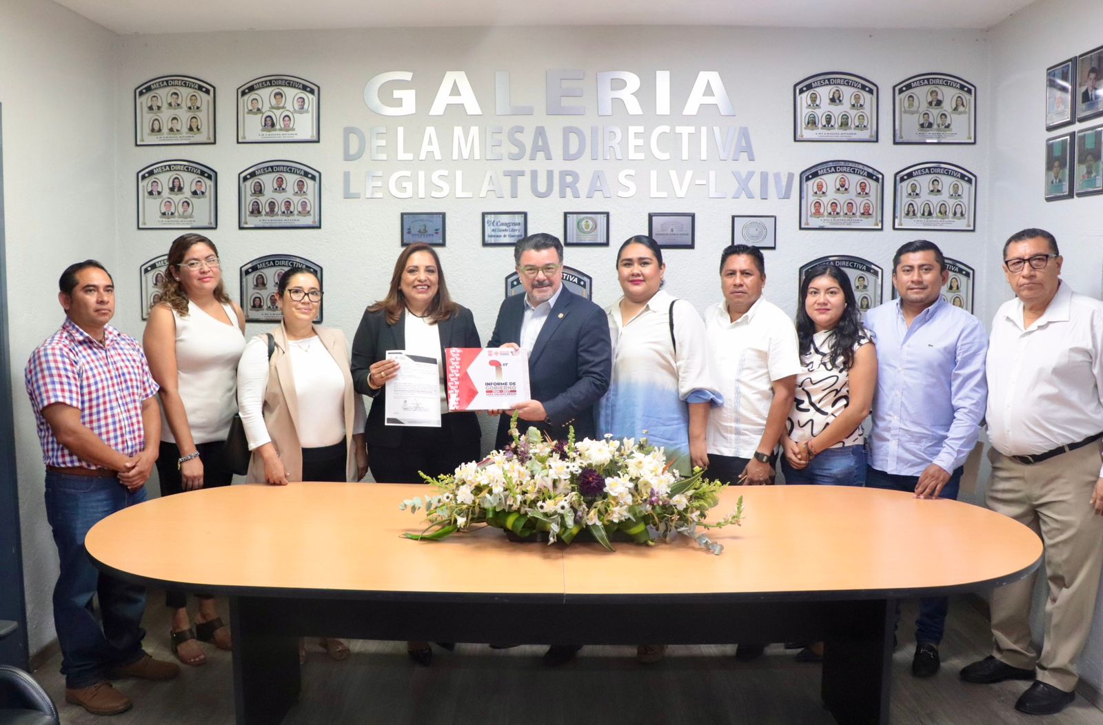 Entrega Sara Salinas al Congreso del Estado informe de gobierno de Eduardo Neri