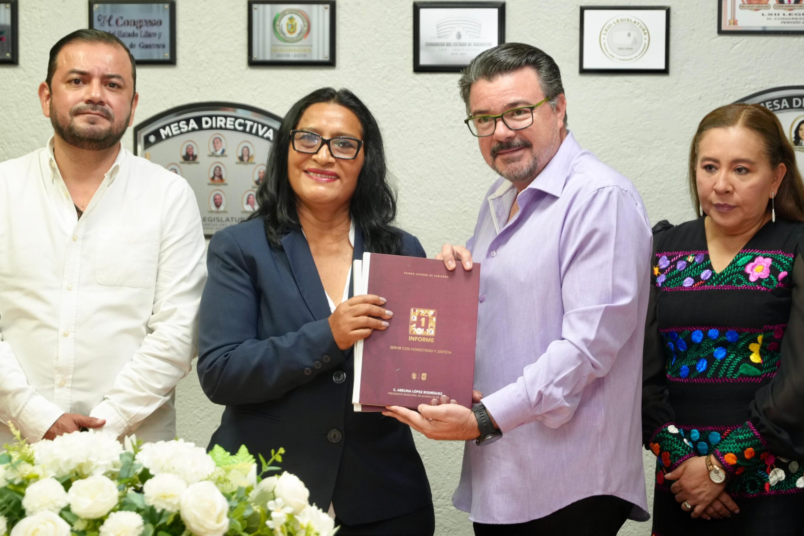 Entrega Abelina López su informe al Congreso de Guerrero