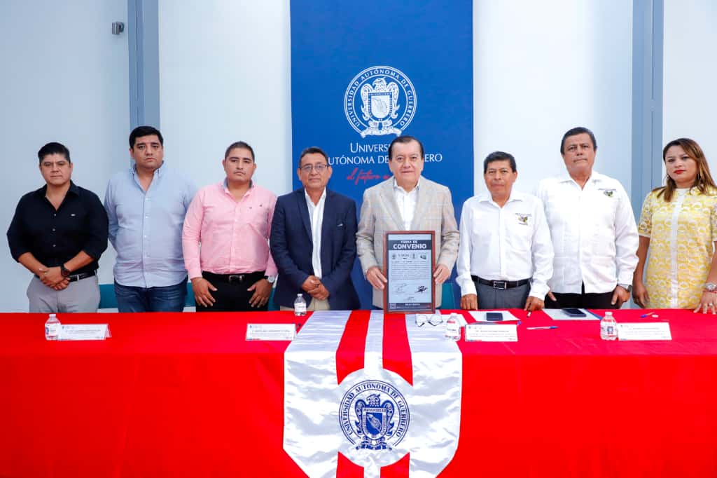Firma Javier Saldaña convenio de la UAGro con Industria de la Masa y la Tortilla