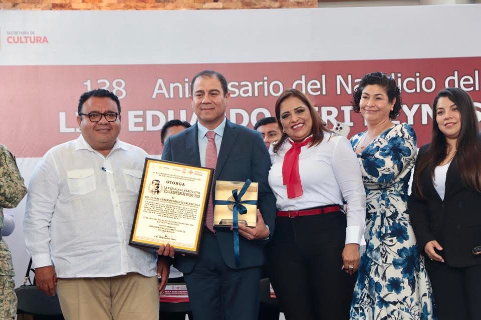 Entregan presea «Eduardo Neri» a Faysal Rodríguez, VP de Torex Gold