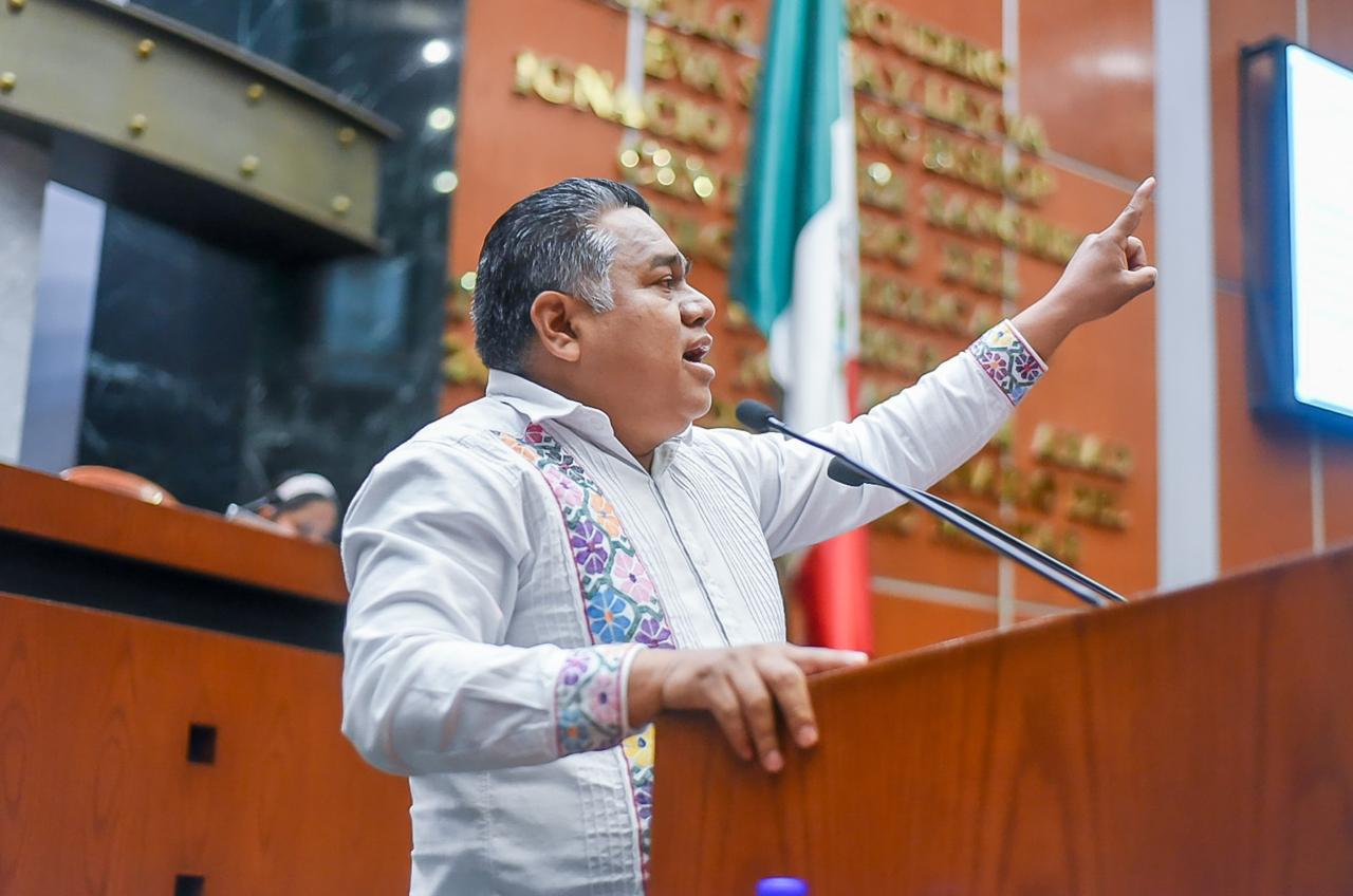 Plantea diputado revisar y renegociar el programa «Escuelas al Cien»