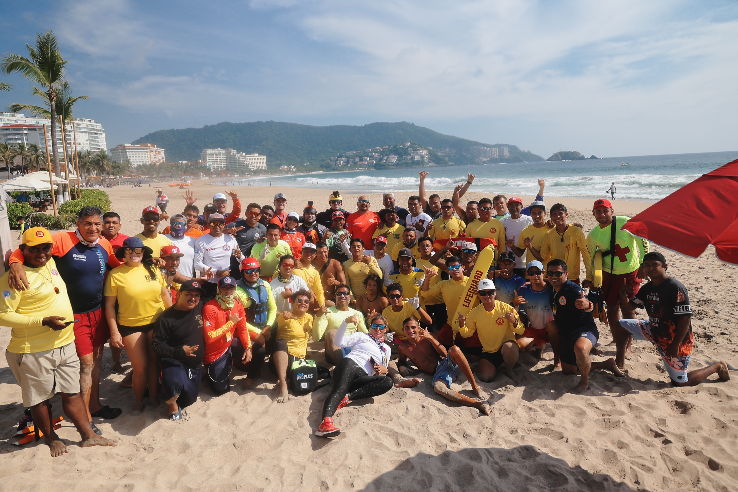 Logra Zihuatanejo certificación nacional de salvavidas de Protección Civil