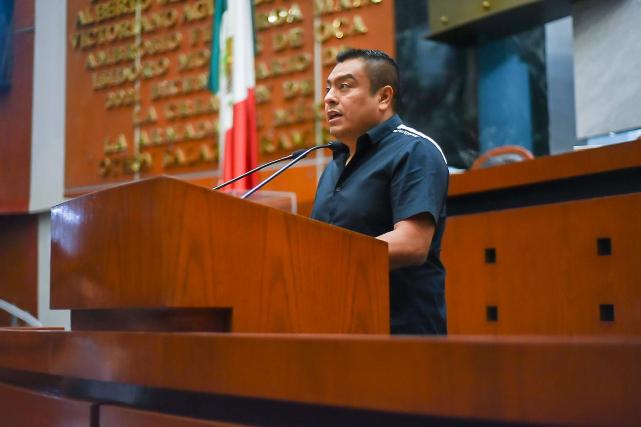 Proponen credencializar a secretarios técnicos del Congreso del Estado