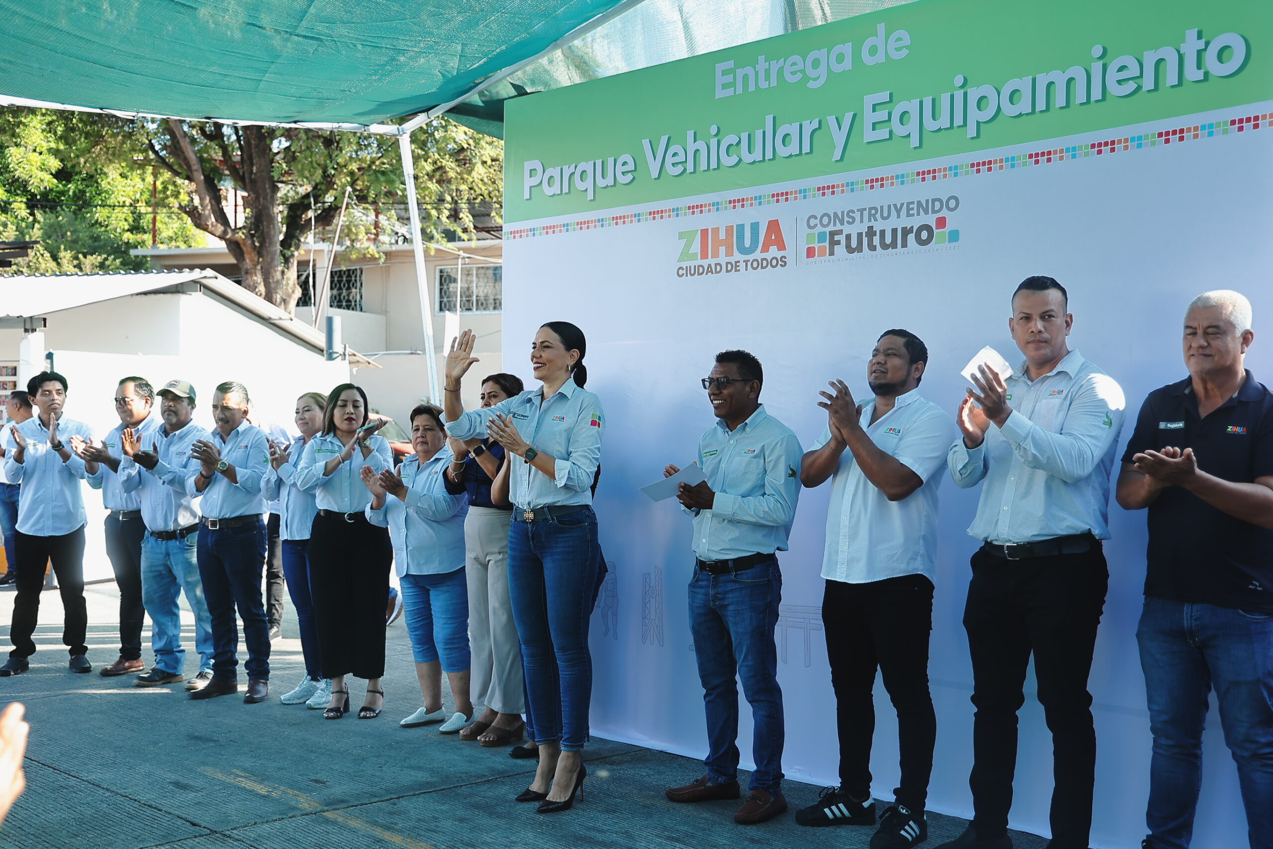 Reconoce Liz Tapia a Servicios Públicos de Zihuatanejo: Entrega más vehículos y equipo