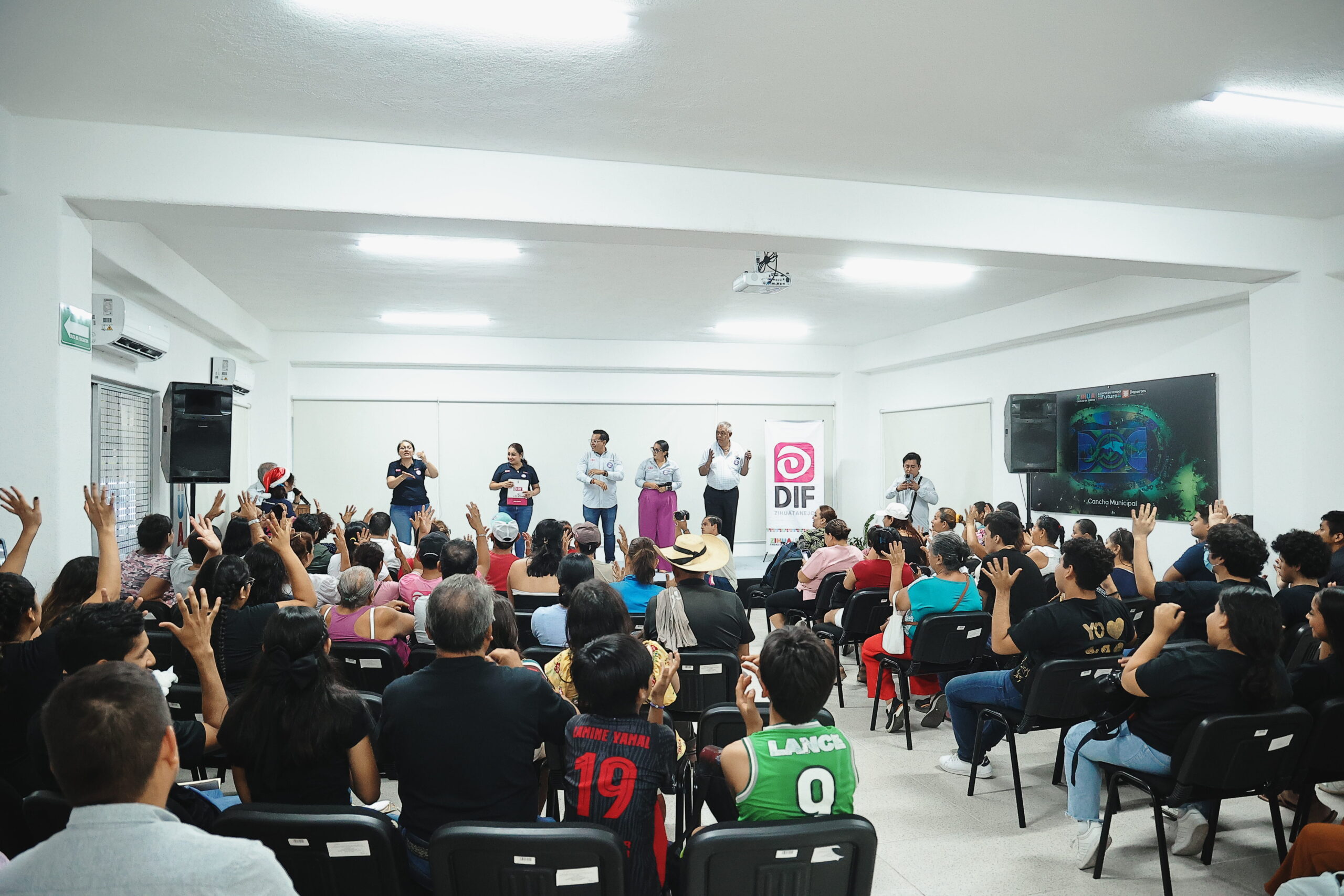 “Luz, señas y alegría”, programa del DIF Zihuatanejo que visibiliza a personas sordas y con discapacidad