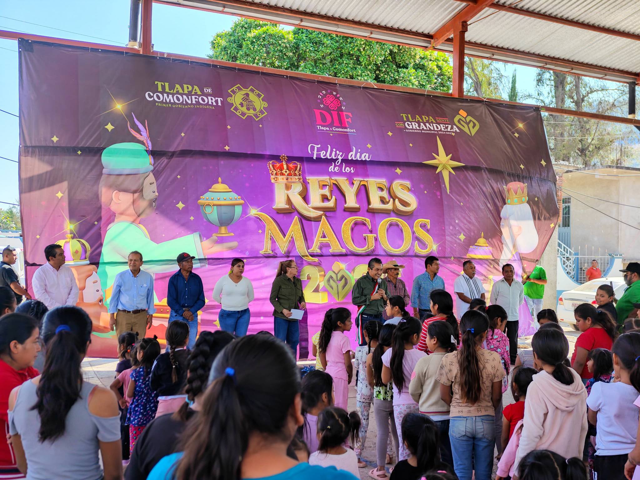 Encabeza Gilberto Solano llegada de los Reyes Magos a comunidades de Tlapa