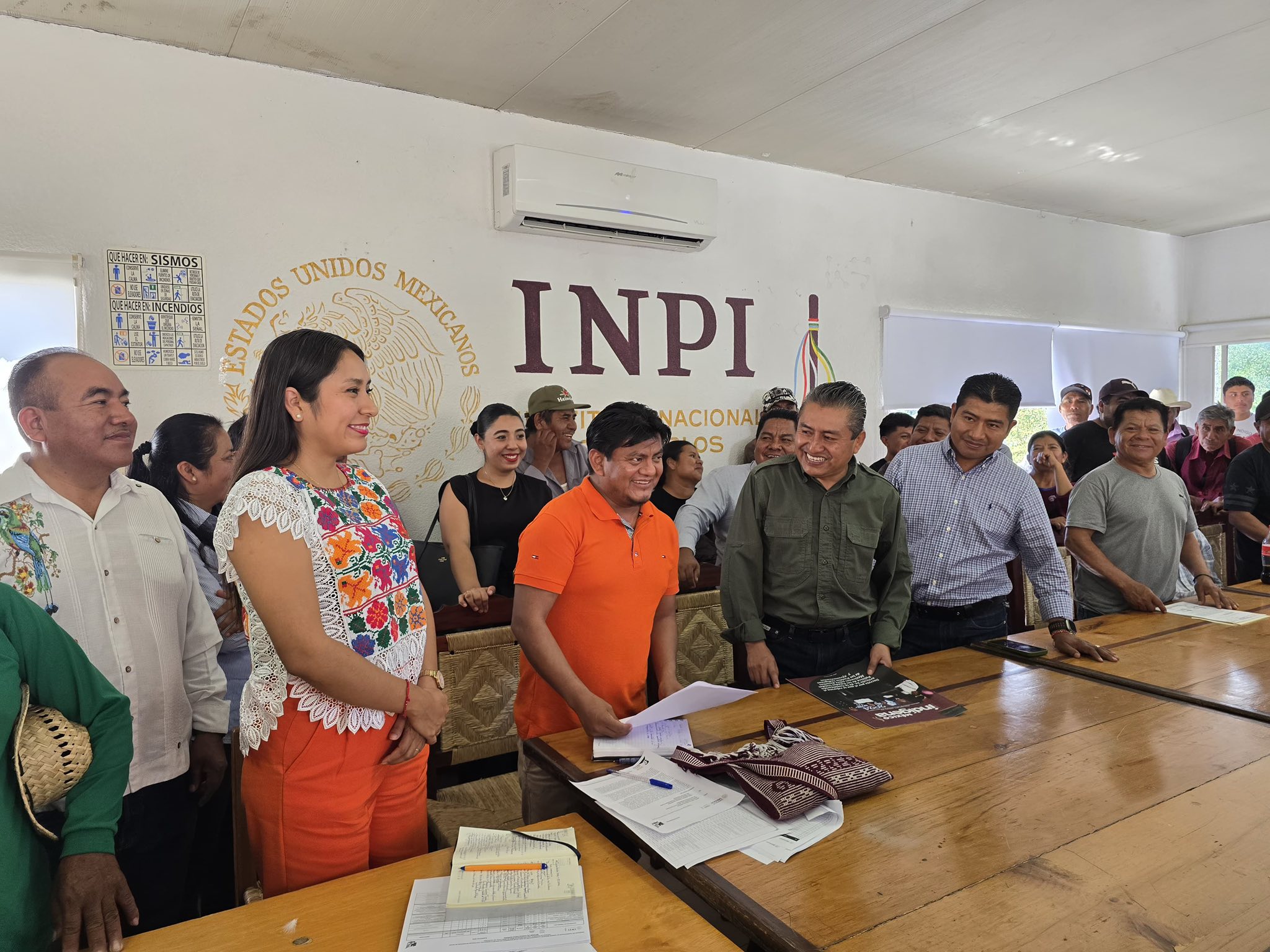 Los pueblos originarios de Tlapa arropan a Gilberto Solano para tocar las puertas del INPI