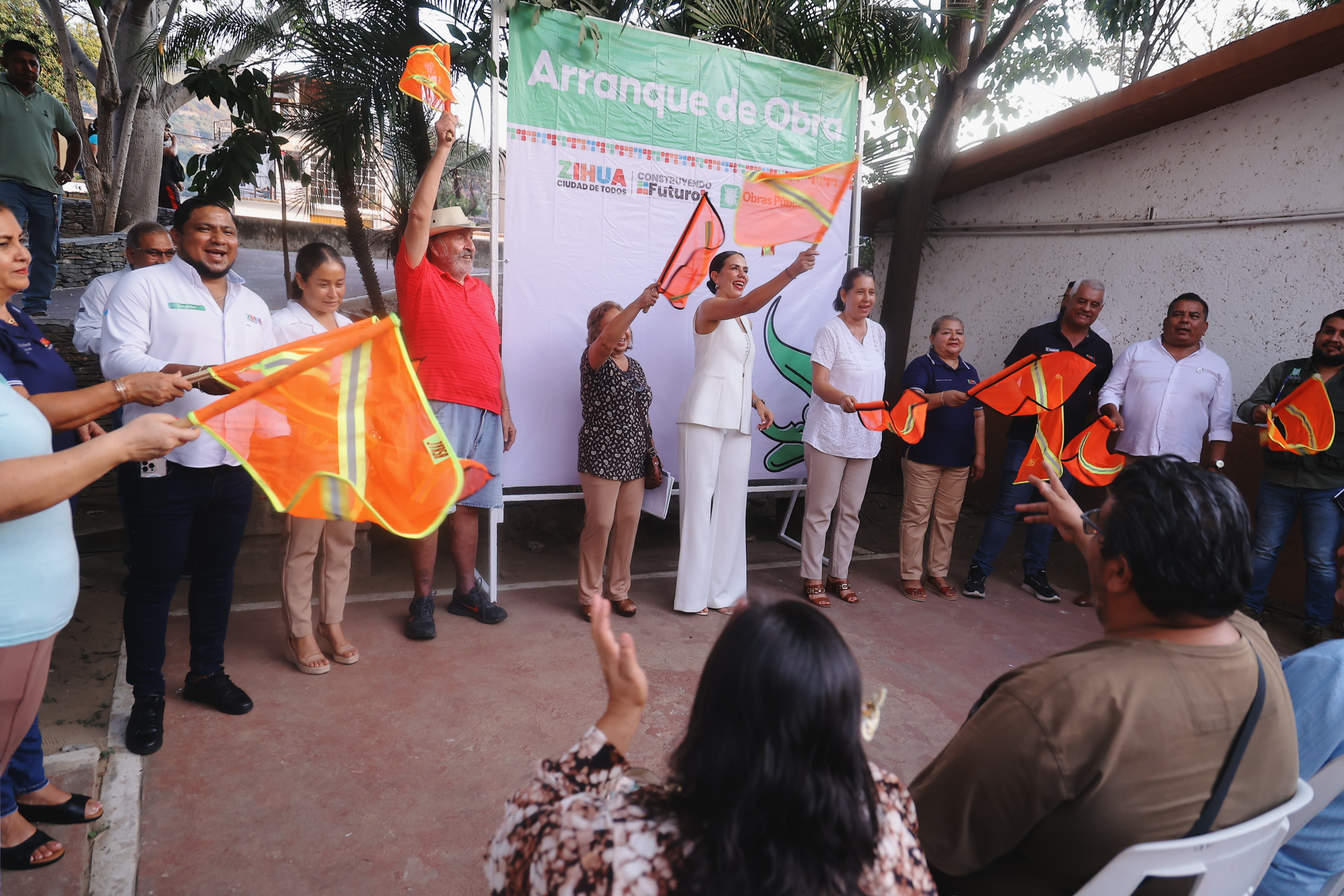 Da Liz Tapia banderazo para la construcción del nuevo parque infantil «Angelus»