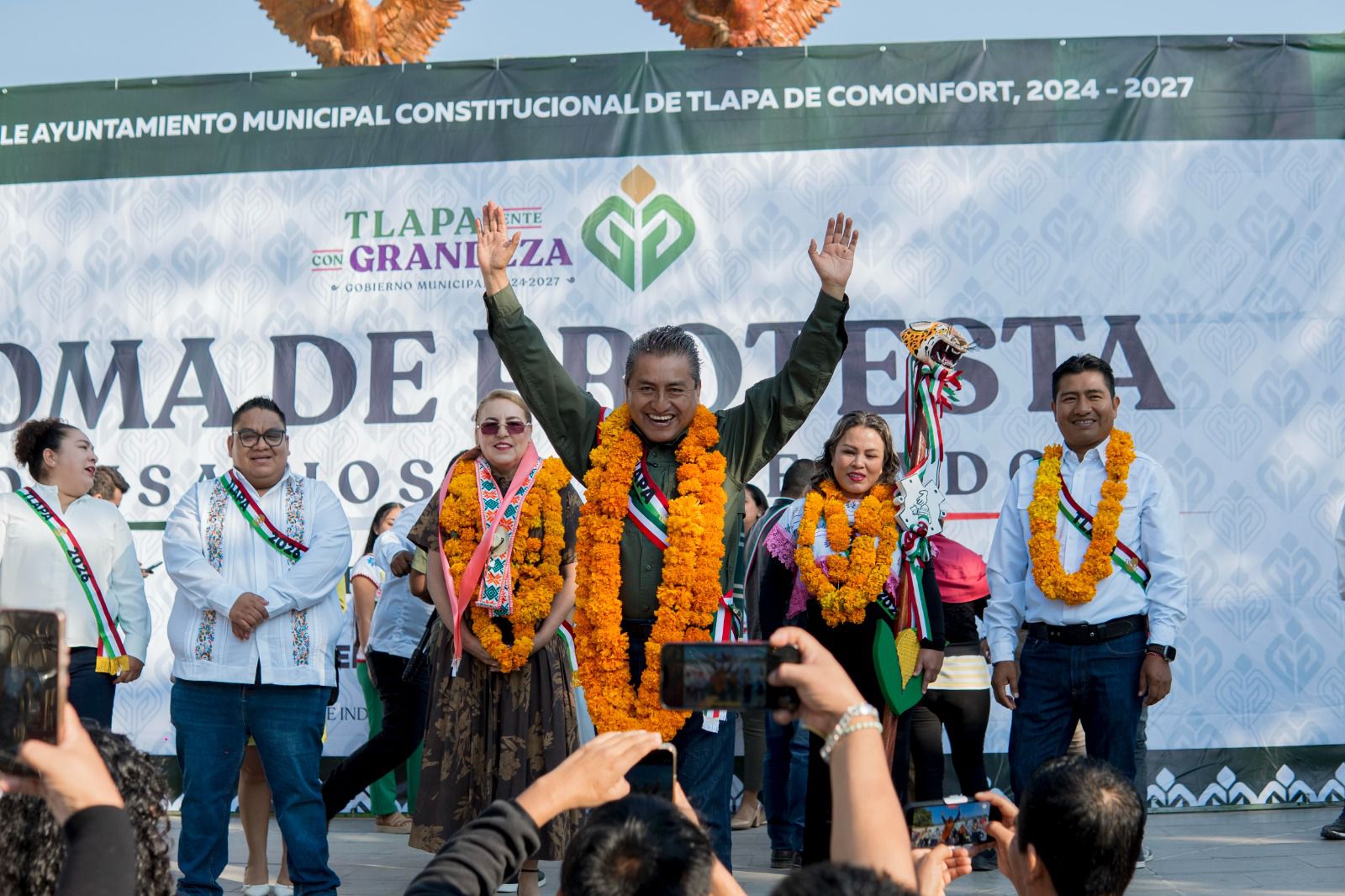 Toma protesta Gilberto Solano a delegadas, delegados, comisarias y comisarios 2026 en Tlapa