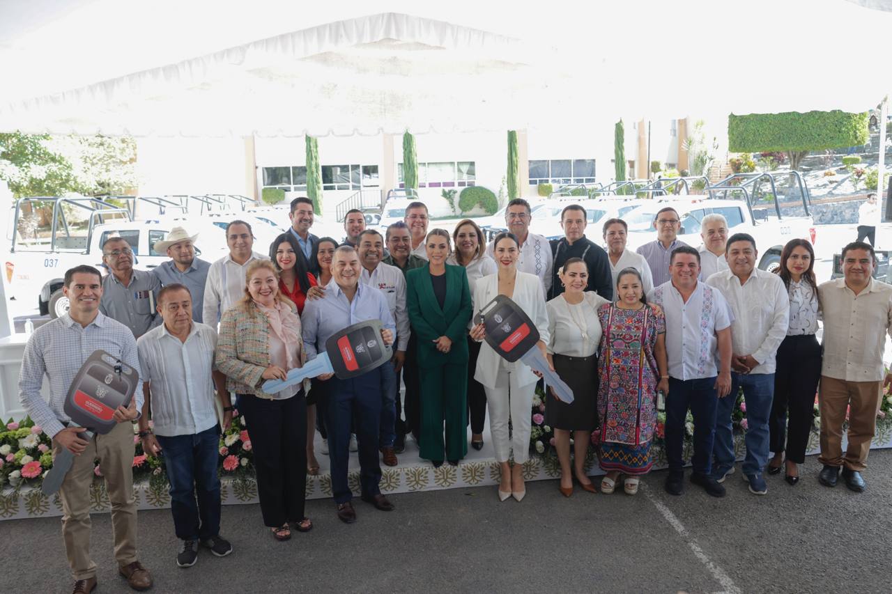 Entrega Evelyn Salgado equipamiento y patrullas a 29 municipios