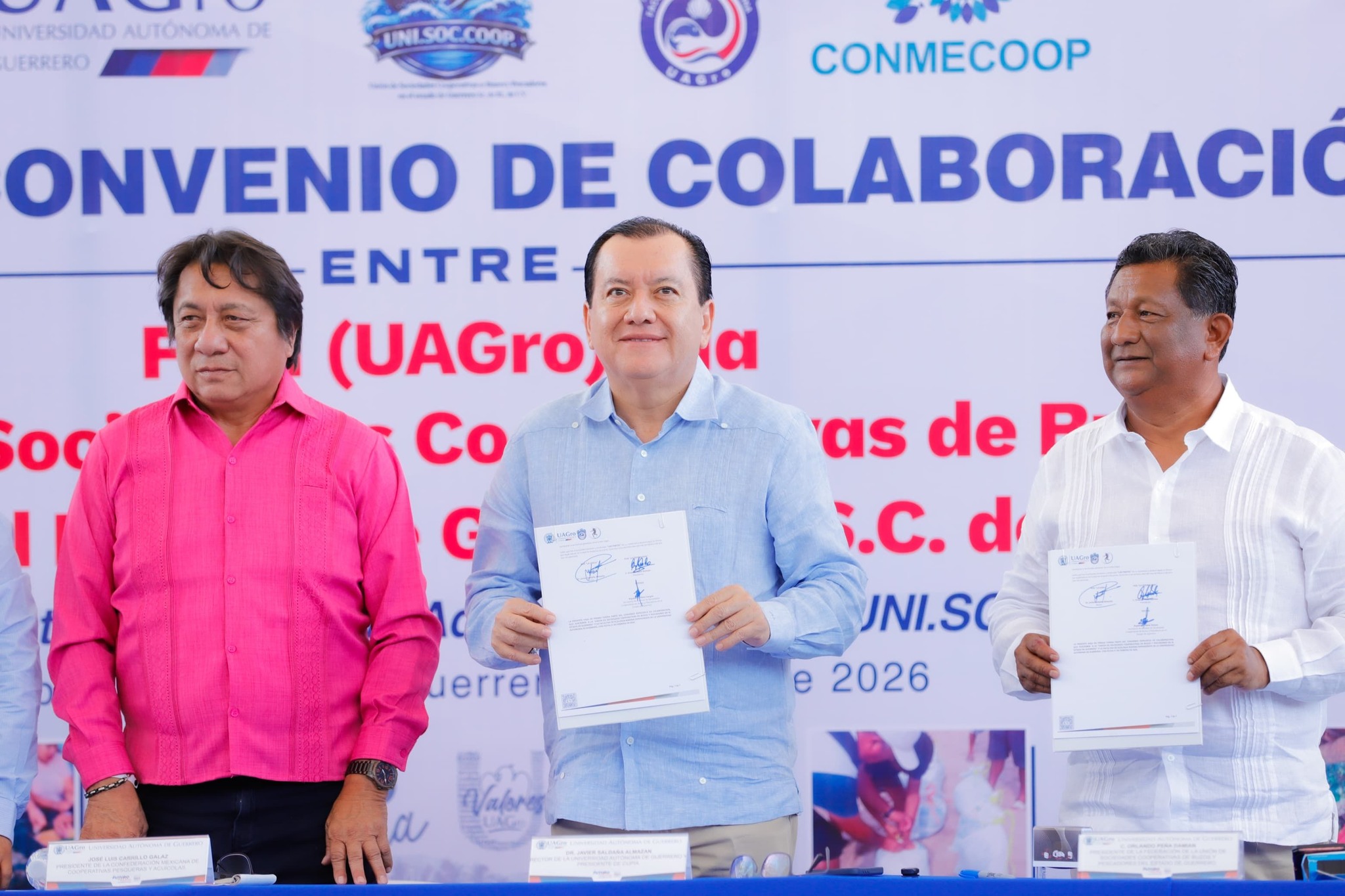 Firma Javier Saldaña acuerdo de la UAGro con buzos y pescadores para preservación marina