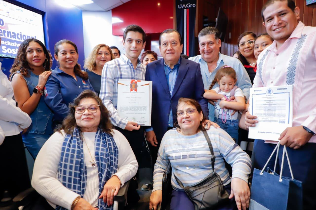 Concluye Foro Internacional de Educación Inclusiva en la UAGro y entregan títulos profesionales