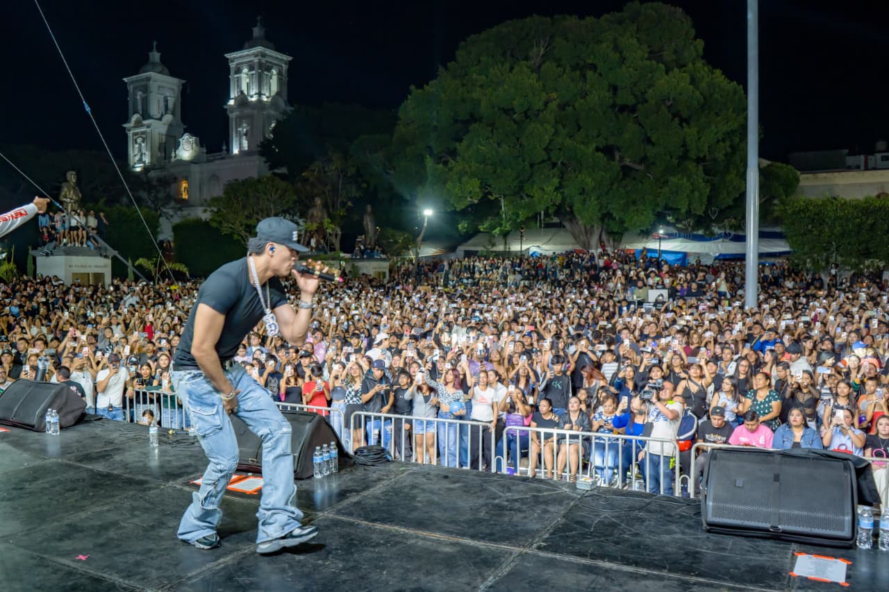 Asisten más de 5 mil jóvenes a festejo y concierto por el Día del Estudiante en Chilpancingo