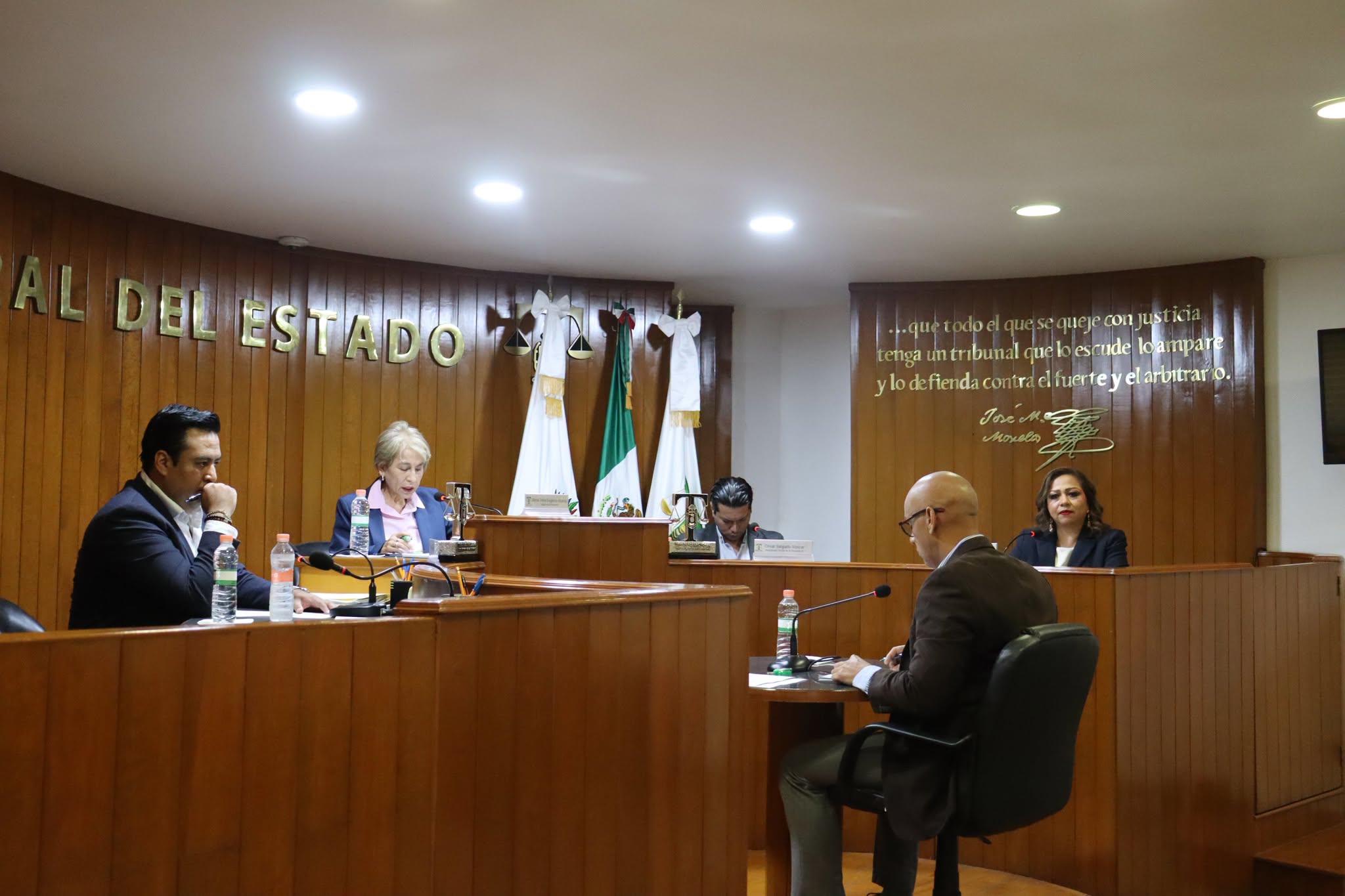 Imponen a Zeferino Torreblanca multa, disculpa, curso y sanción por violencia de género