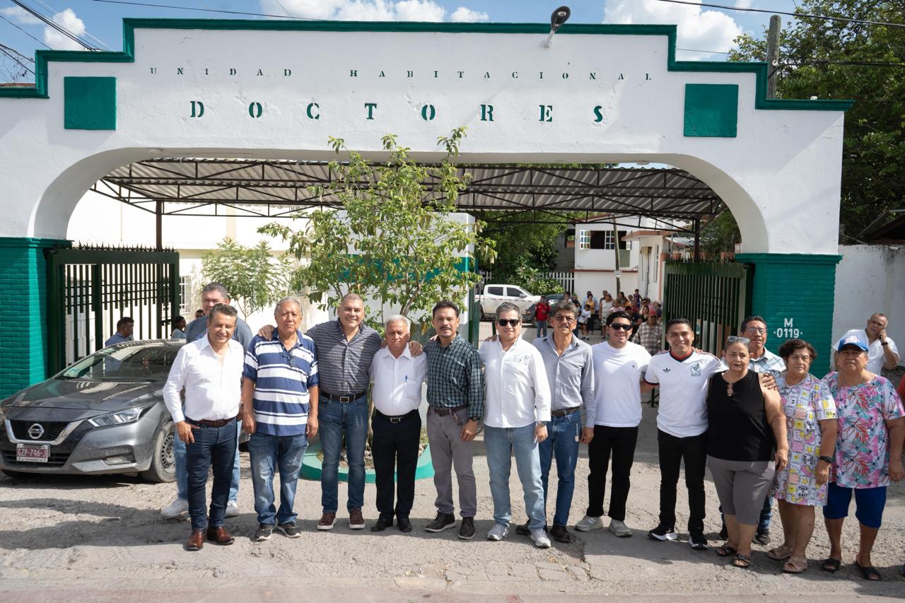 Cumple Erik Catalán compromisos con vecinos de tres colonias de Iguala