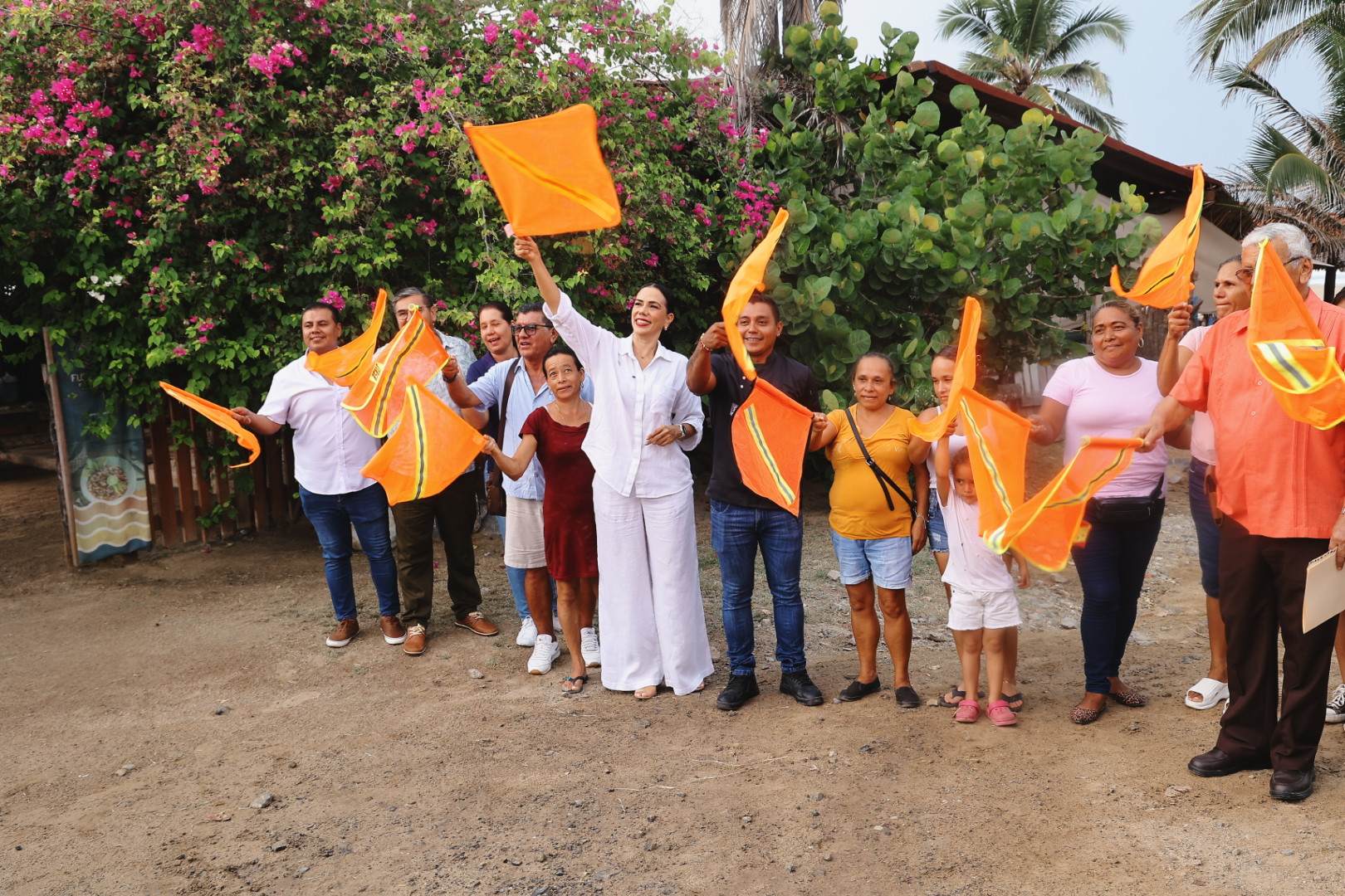 Da Liz Tapia banderazo a la construcción de un nuevo acceso a playa en Zihuatanejo