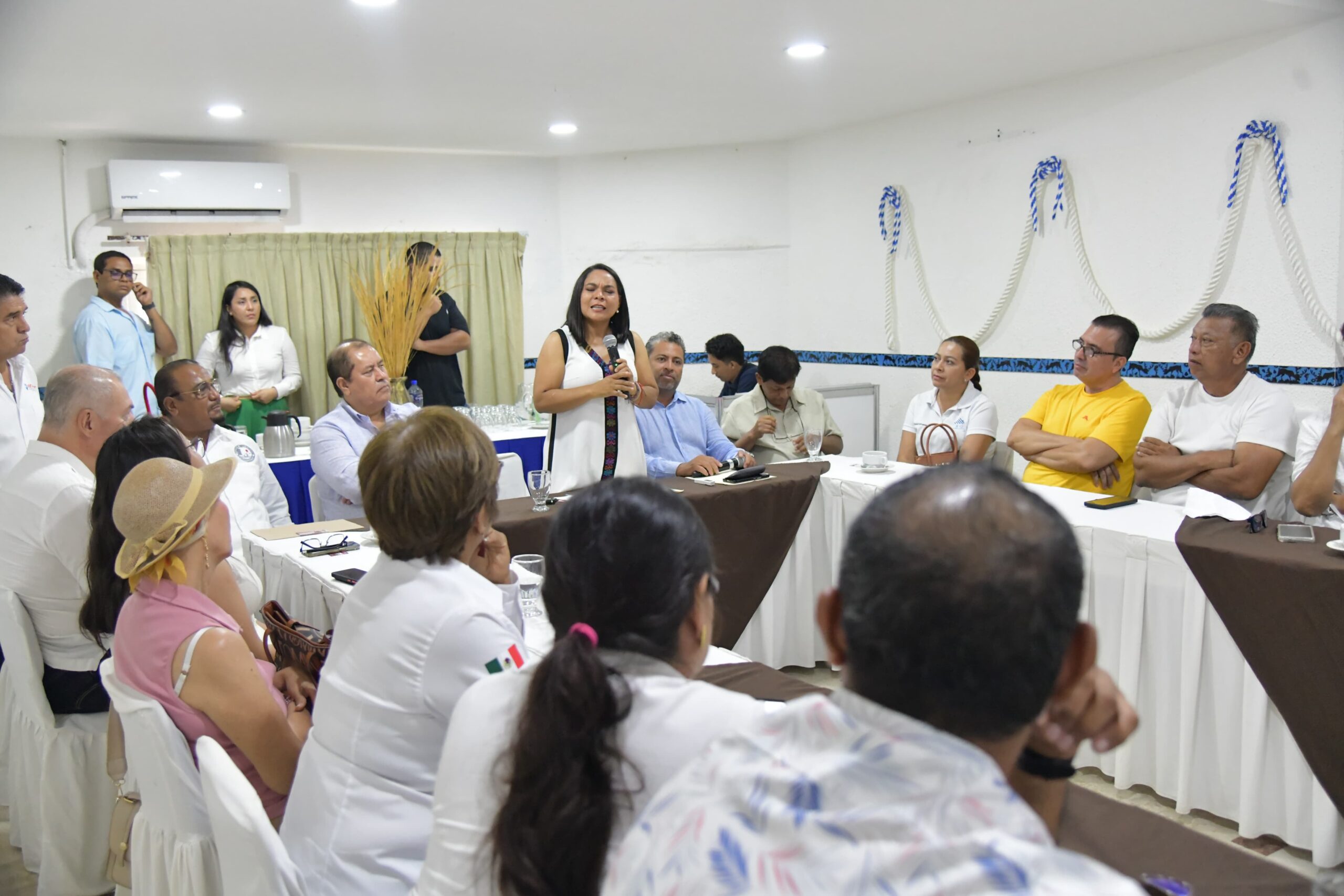 Llama Beatriz Mojica al sector turístico a definir agenda para Guerrero