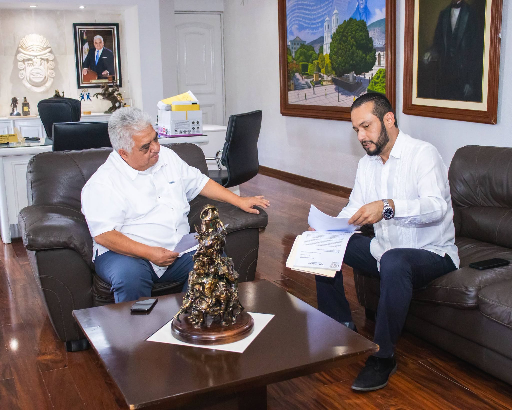 Impulsa Julián López audiencias públicas en Ayuntamientos y revela que analiza ofertas de partidos políticos