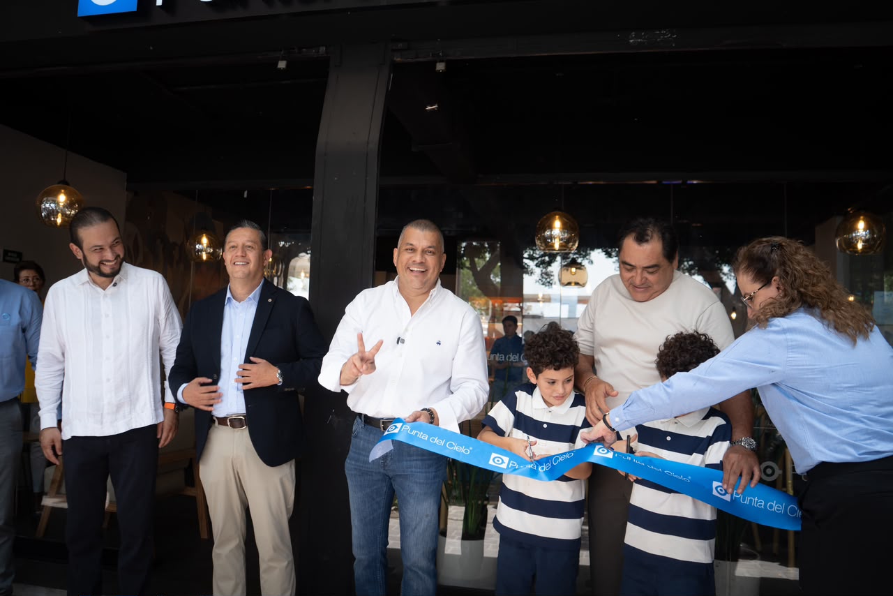 Inauguración del café «Punta del Cielo», muestra de la confianza y crecimiento de Iguala: Erik Catalán