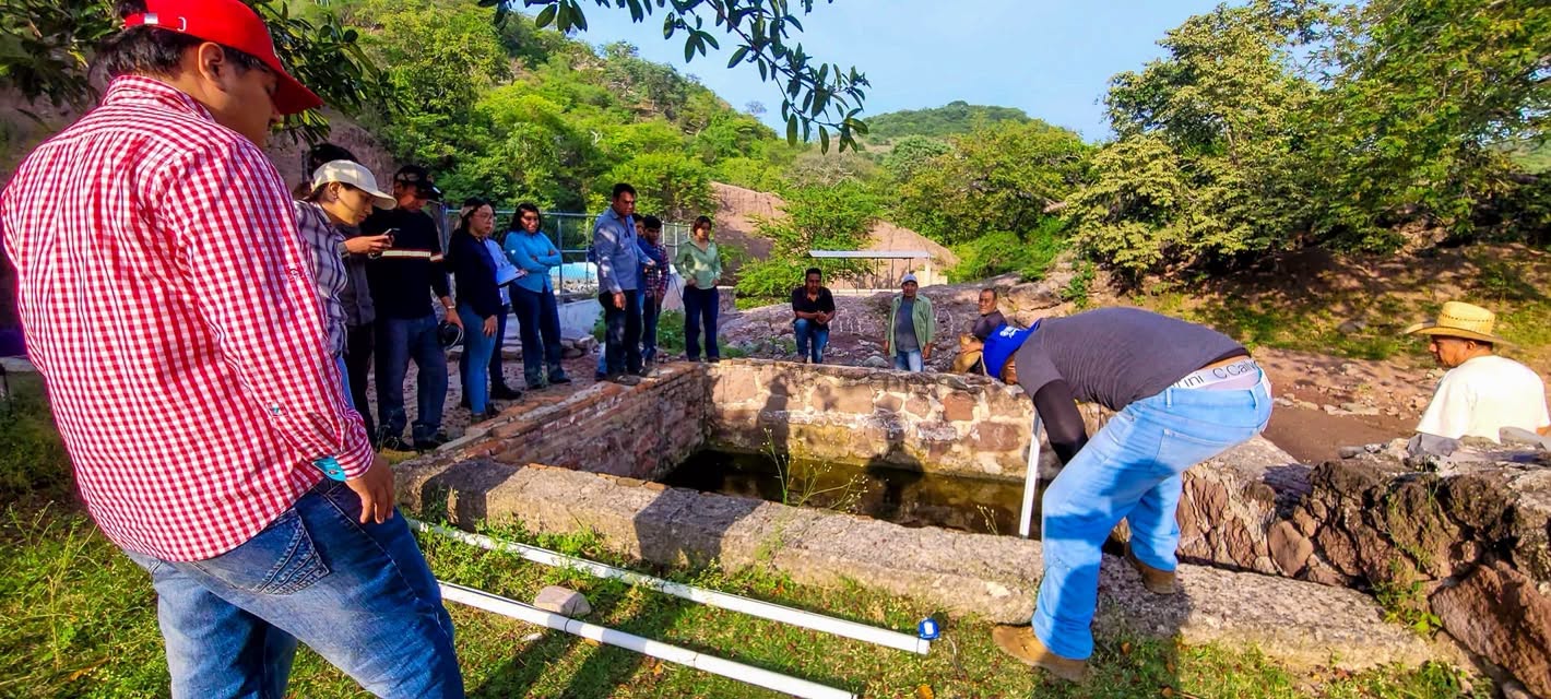Estudiantes de la UAGro desarrollan estudio hidrogeológico para dotar de agua a la comunidad de Ahuelicán, en Eduardo Neri