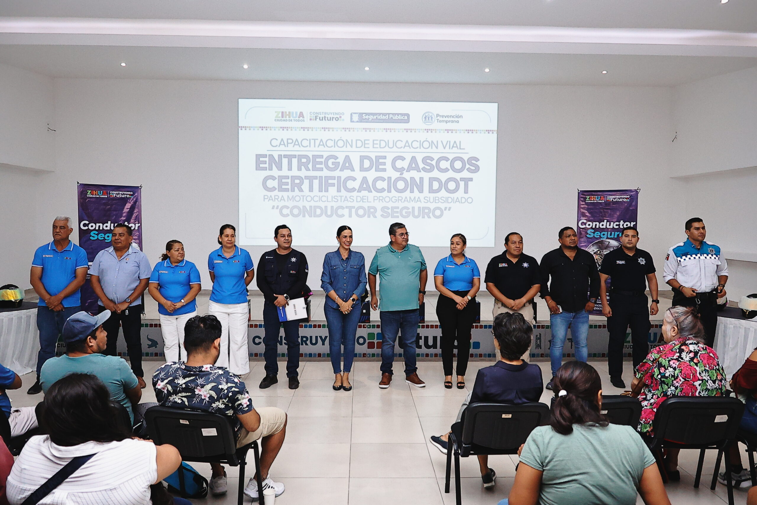 Promueve Gobierno de Zihuatanejo uso de casco entre motociclistas y entrega 100 unidades subsidiadas