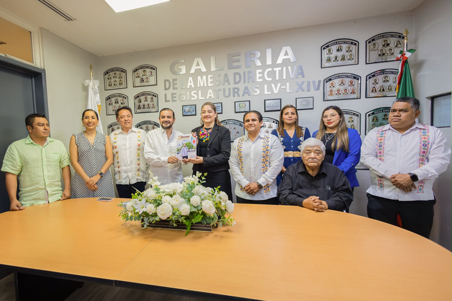 Cumple el diputado Jesús Urióstegui con la entrega de su Segundo Informe de Actividades Legislativas
