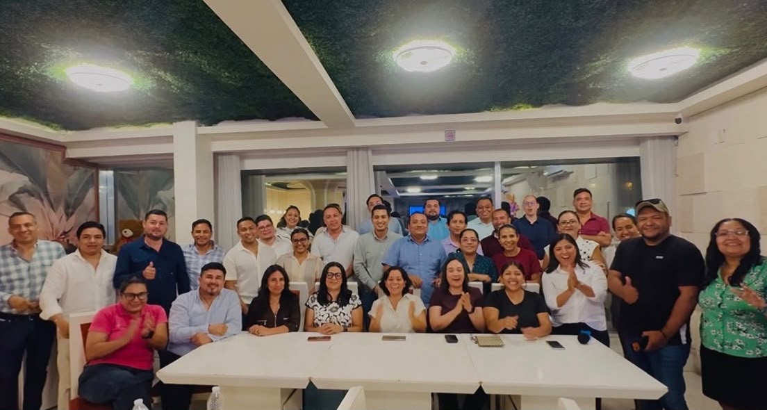 Suma Azucena Salazar a profesionistas, académicos y empresarios de todo el estado al proyecto de Beatriz Mojica