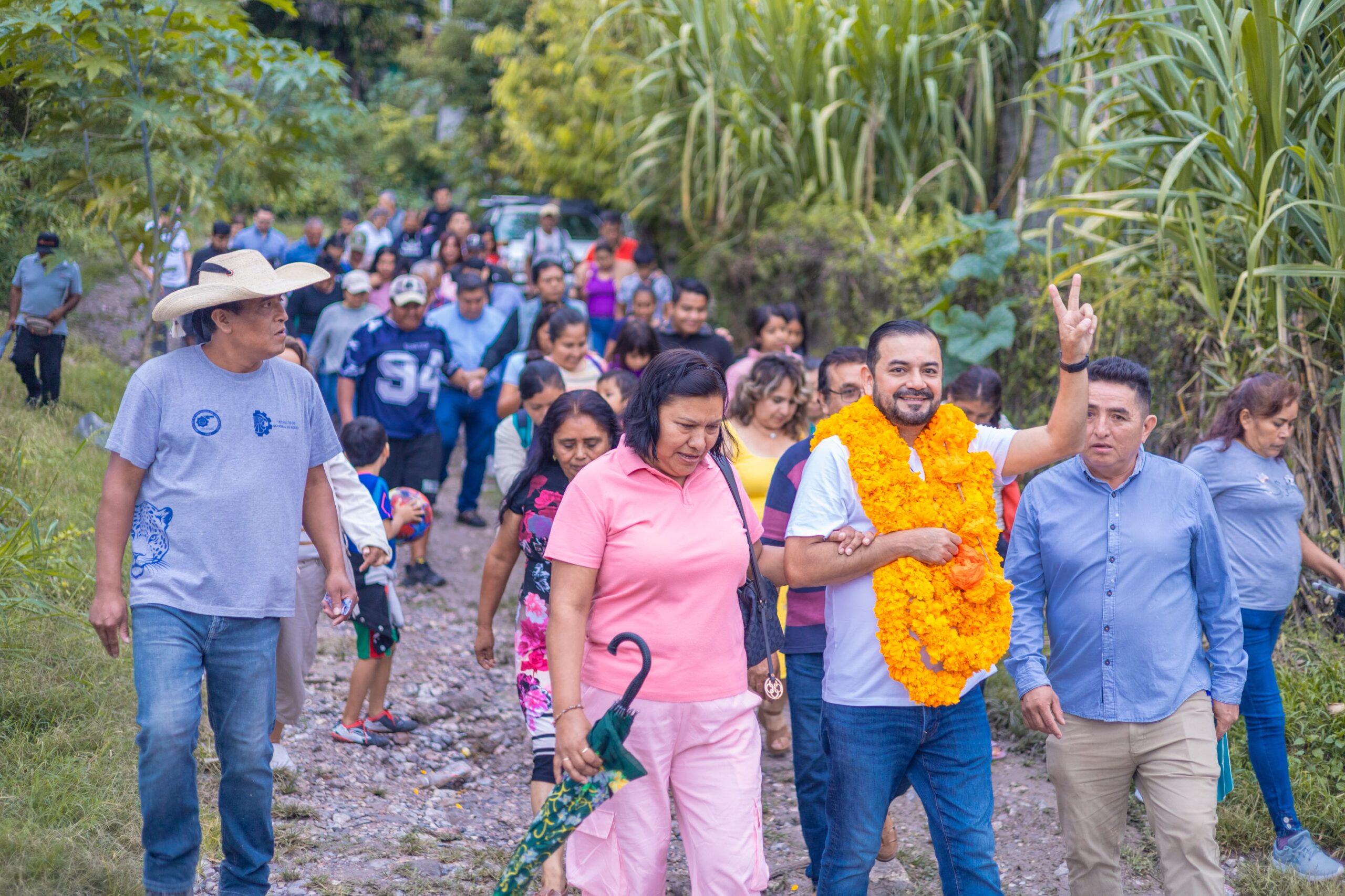 Vecinos de la colonia PPS de Chilpancingo reciben al diputado Jesús Urióstegui