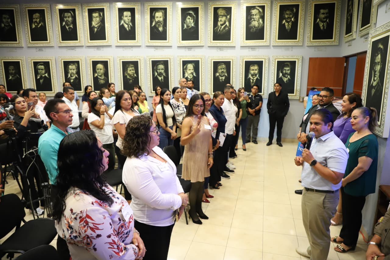 Refrenda el diputado Joaquín Badillo su compromiso con trabajadores del Congreso